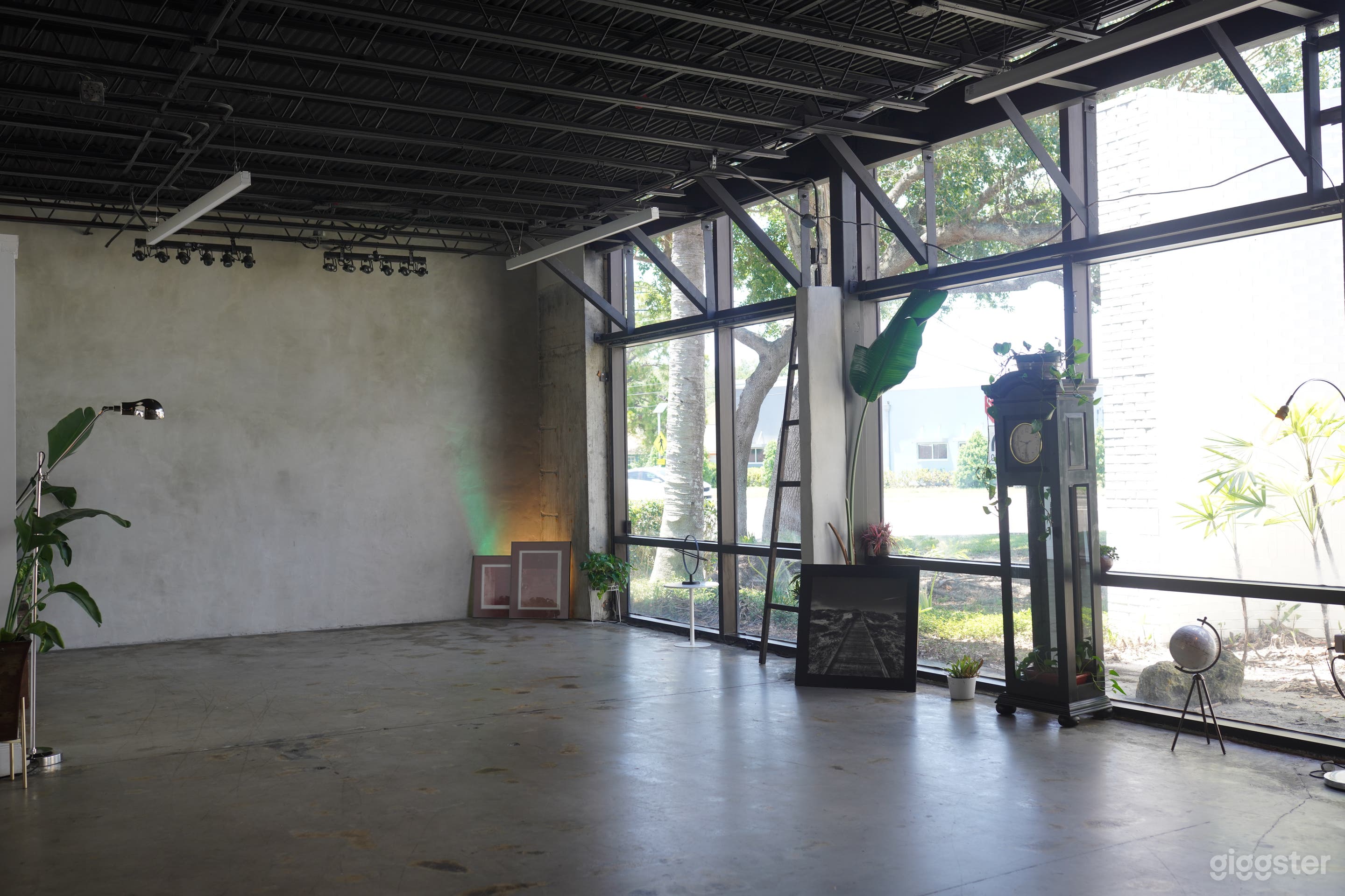 Industrial Creative Loft Studio Photo 1