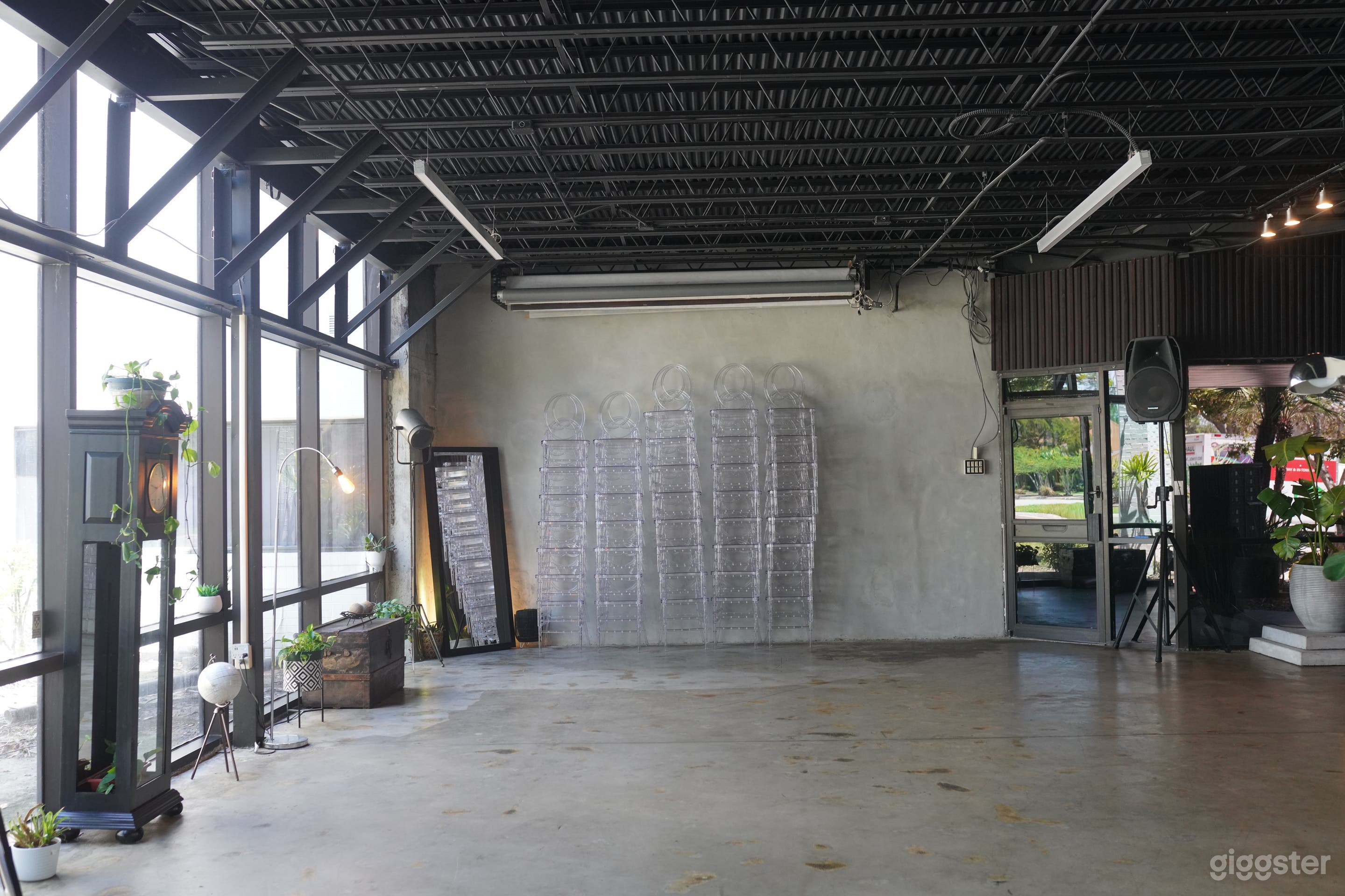 Industrial Creative Loft Studio Photo 4