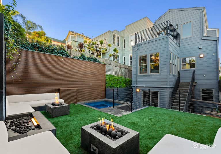  Large Built-In Hot Tub 