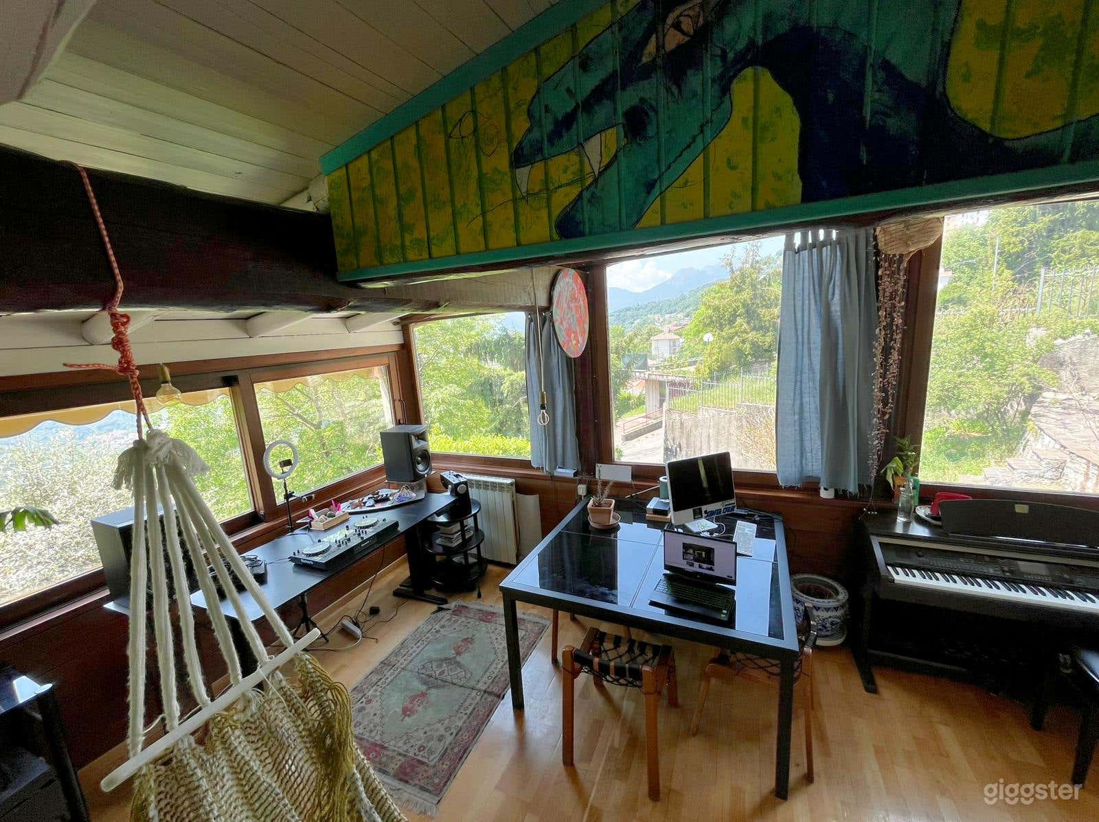 Foto di Secret Hub: Underground Open Space, Panoramic Windows and Murals 3