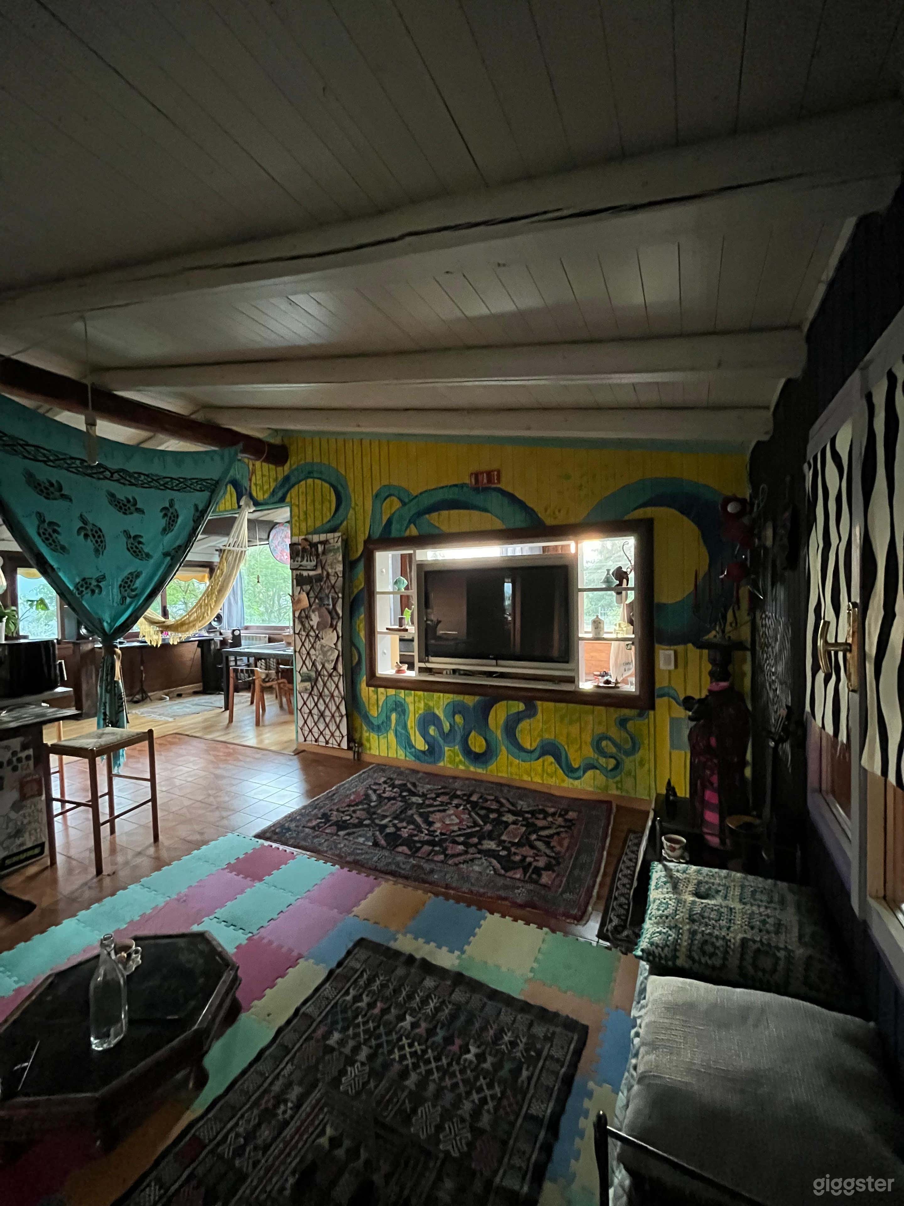Foto di Secret Hub: Underground Open Space, Panoramic Windows and Murals 4