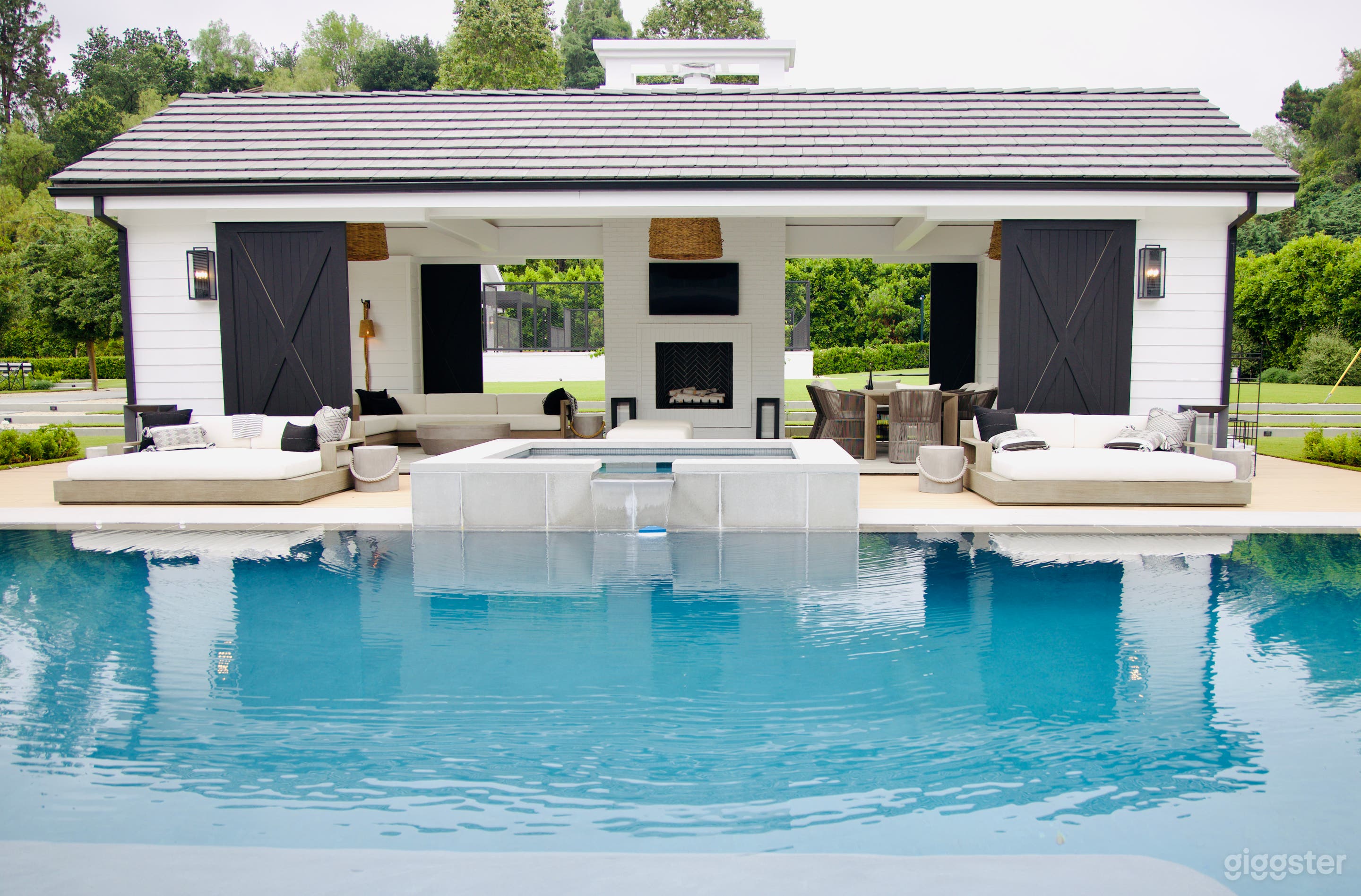 Exquisite Mansion Backyard  Photo 1