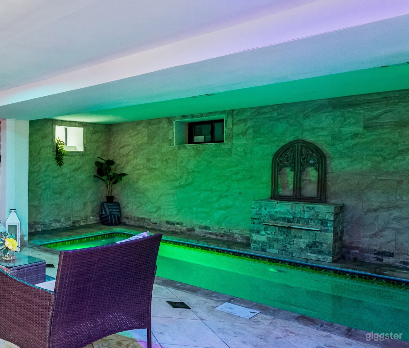 Sparkling Pool Offering Tranquil Ambiance Photo 4