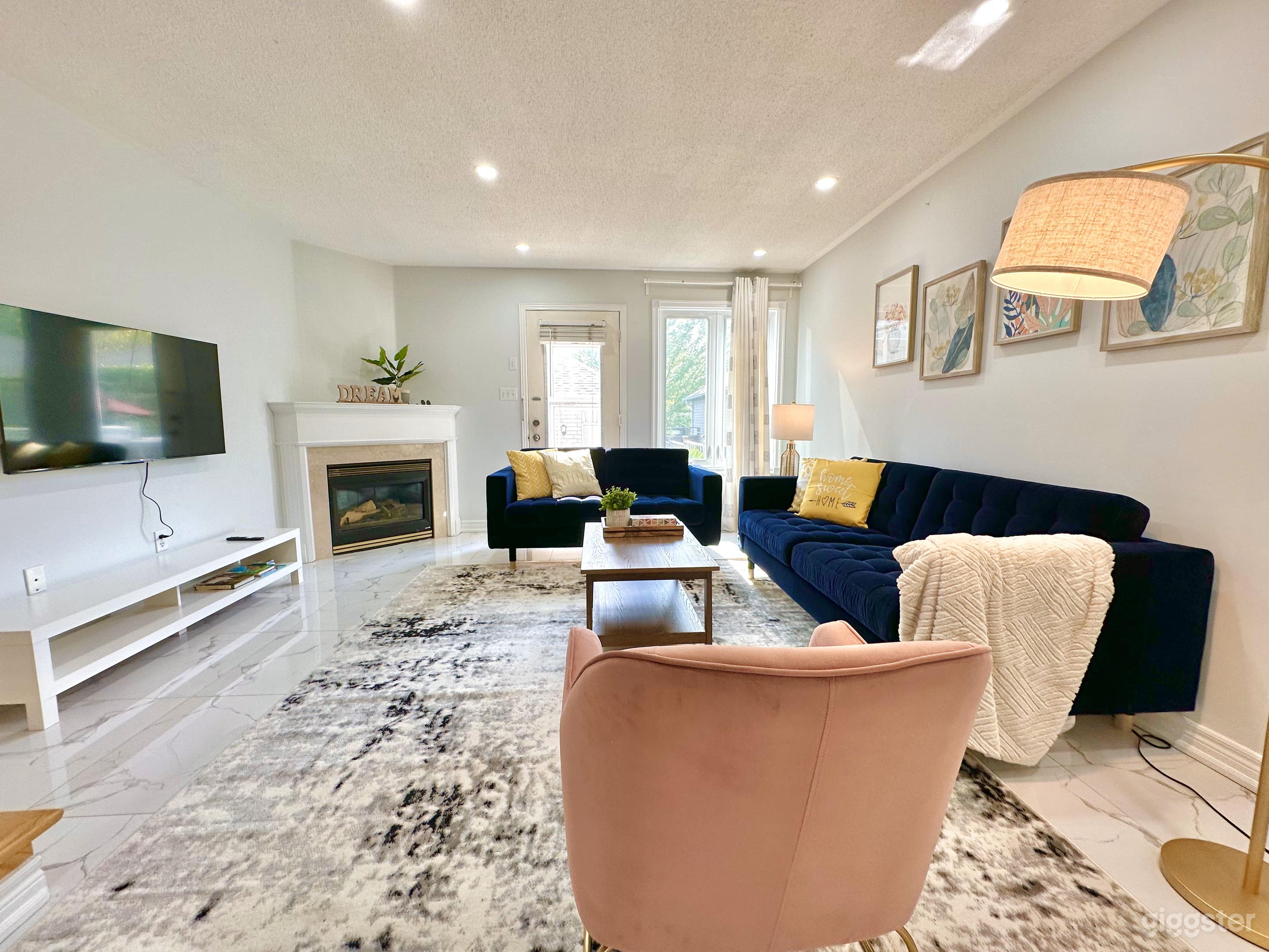 Charming Home in Richmond Hill Photo 1