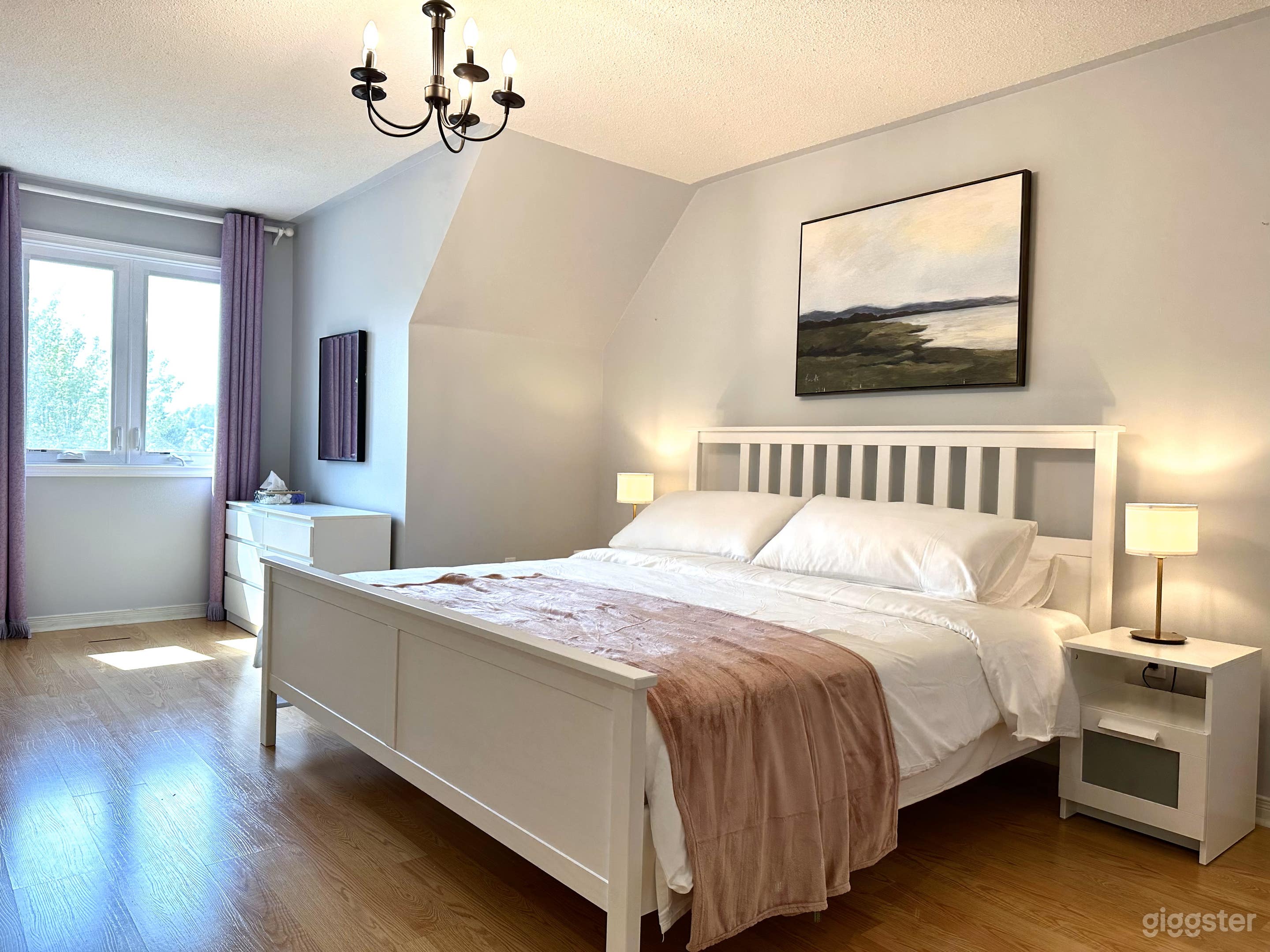 Charming Home in Richmond Hill Photo 3