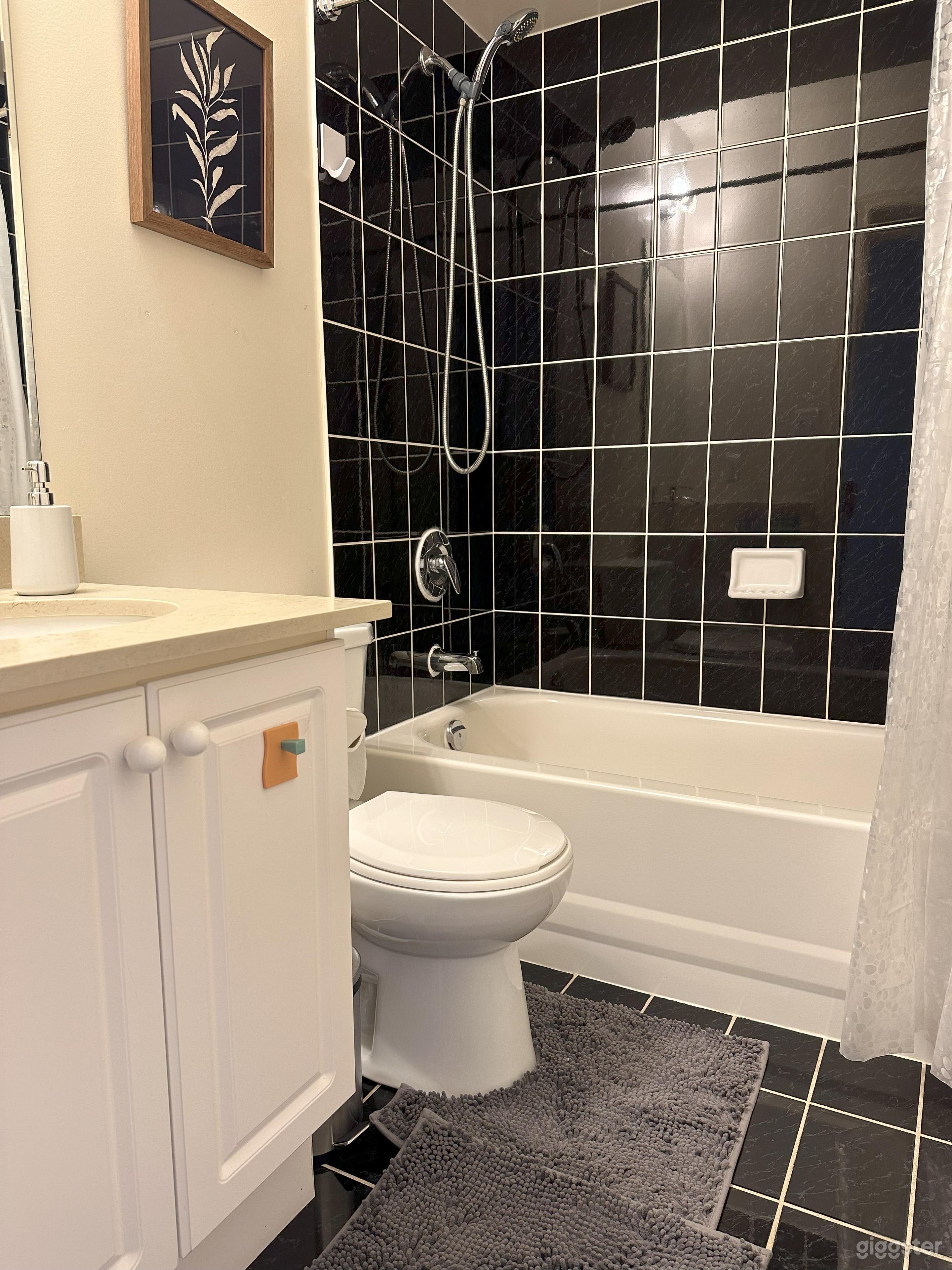 Charming Home in Richmond Hill Photo 2