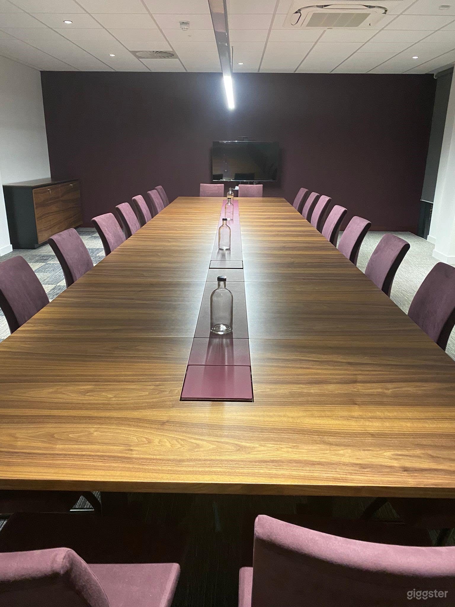 Faraday Suite Great for Meetings and Sessions Photo 1