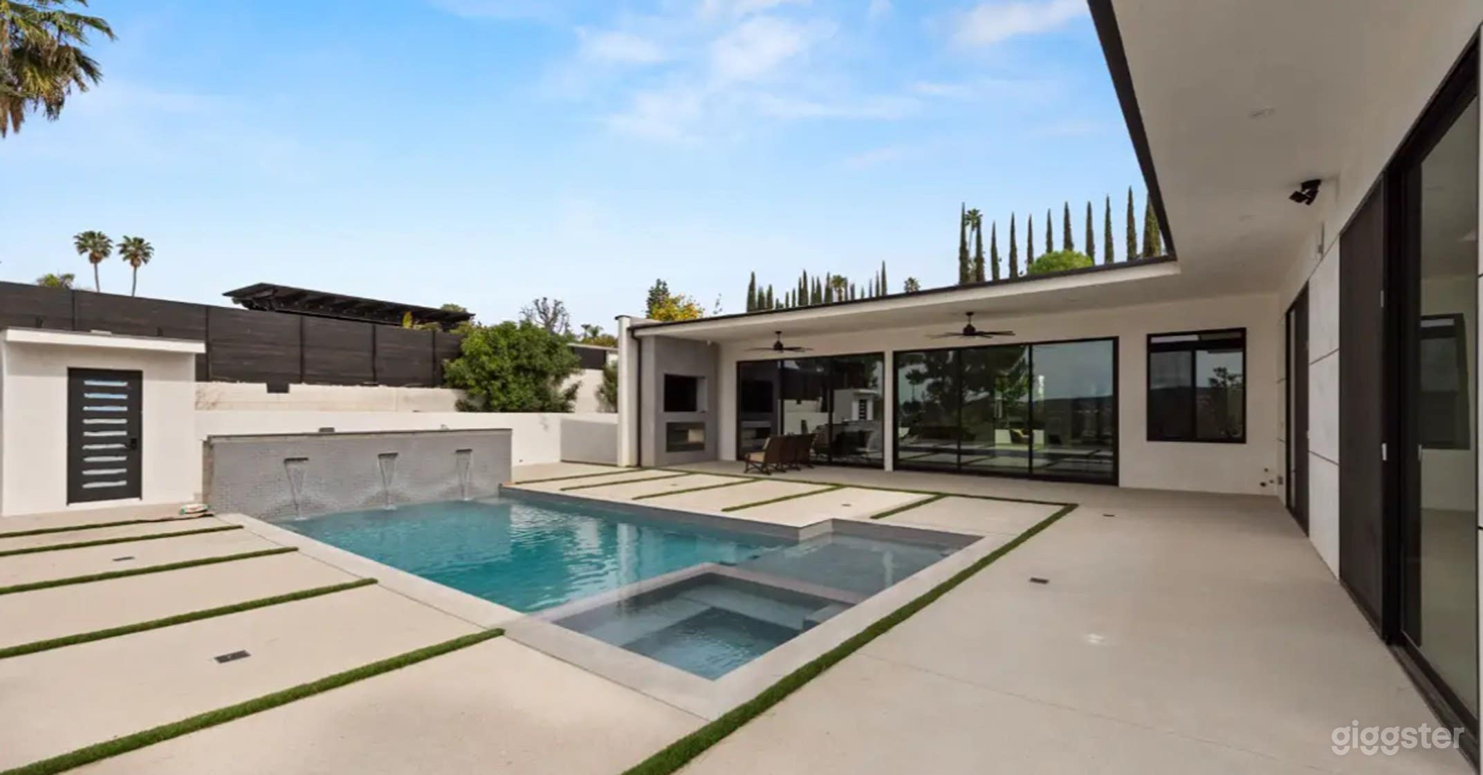 Resort-Style Pool In Modern Encino Hills Estate Photo 2