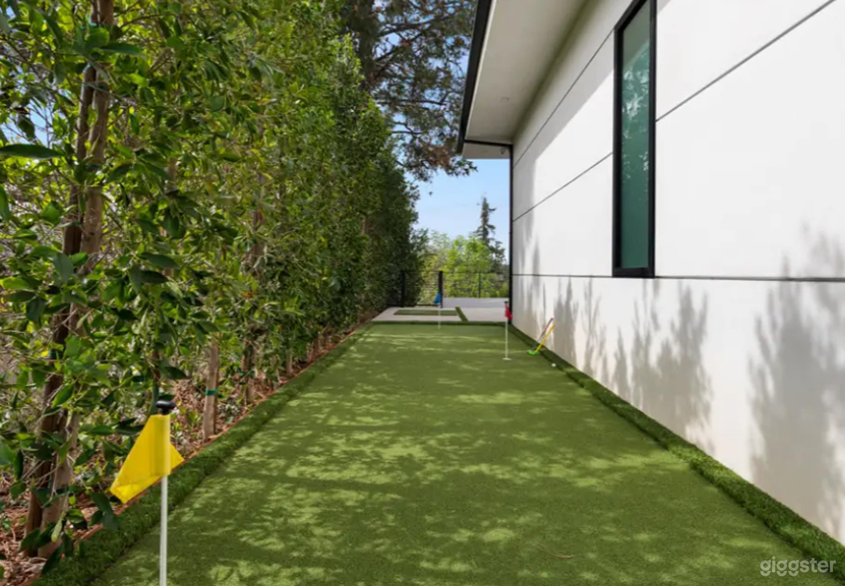 Resort-Style Pool In Modern Encino Hills Estate Photo 3