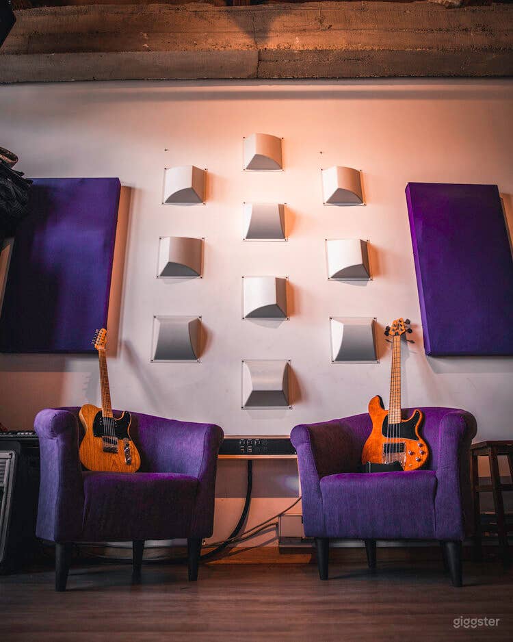 Well-Equipped Music Recording Studio   Photo 3