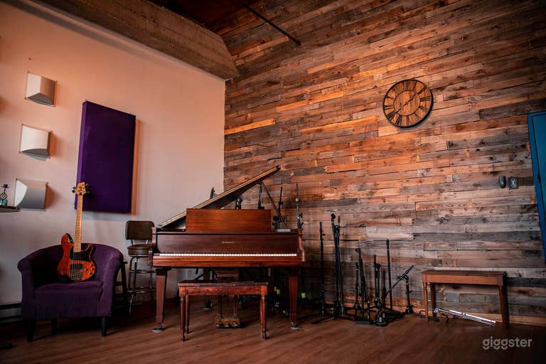  Estudio de grabación musical bien equipado 