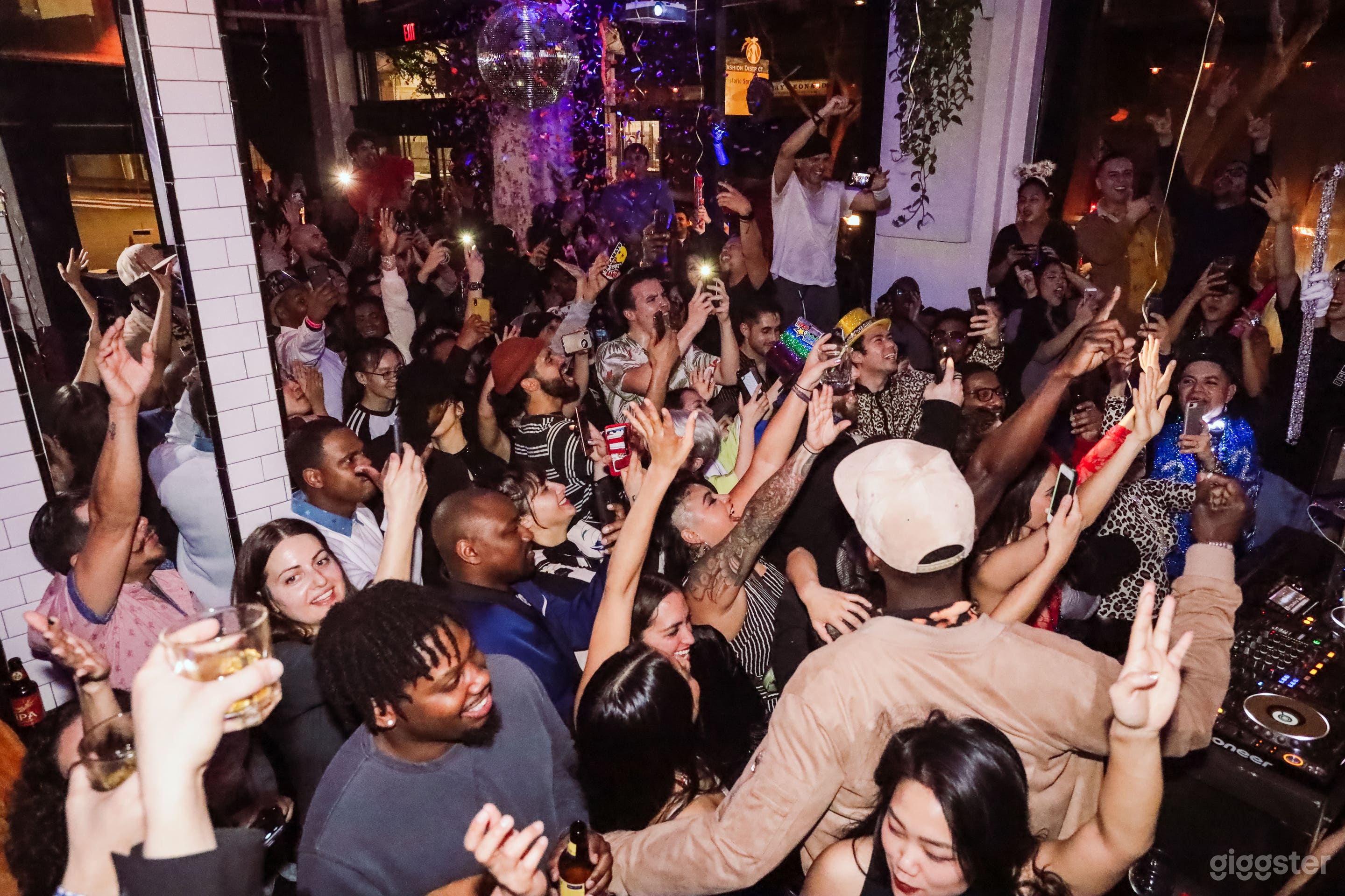 Downtown Los Angeles Restaurant and Bar Photo 2