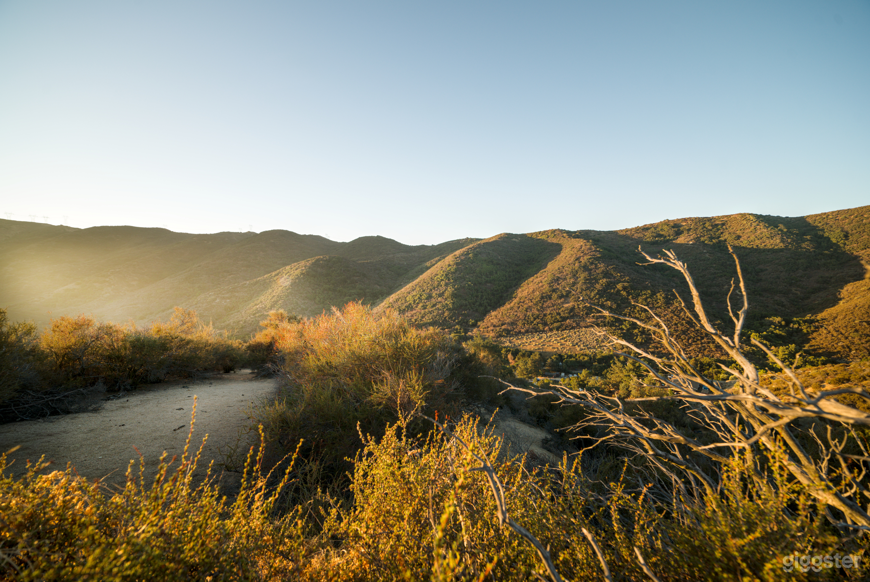Ridge Overlook Desert Plateau– Scenic Mountain Film Backdrop Photo 3