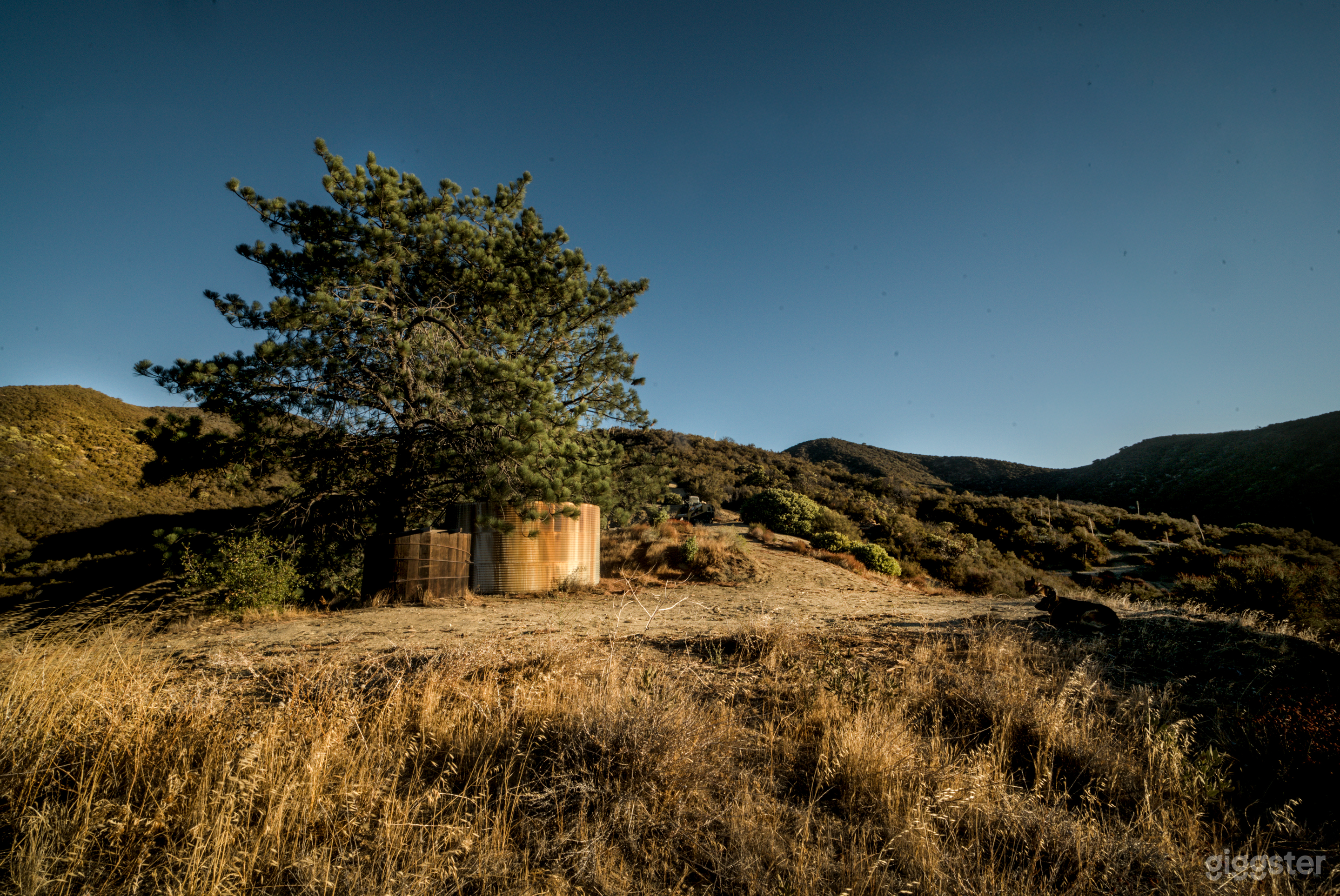 Ridge Overlook Desert Plateau– Scenic Mountain Film Backdrop Photo 2