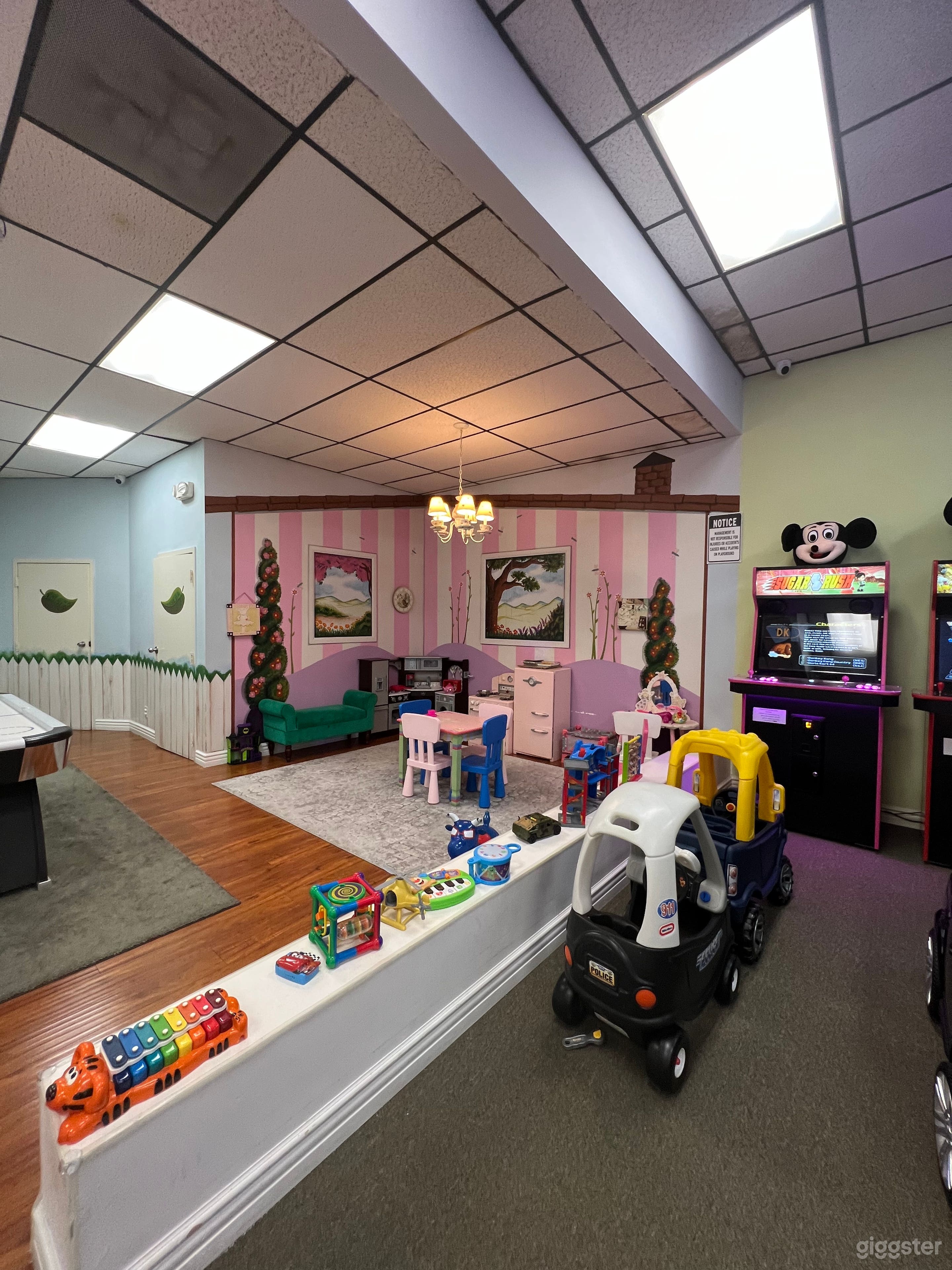 Huge playground with Karaoke and dance floor  Photo 4