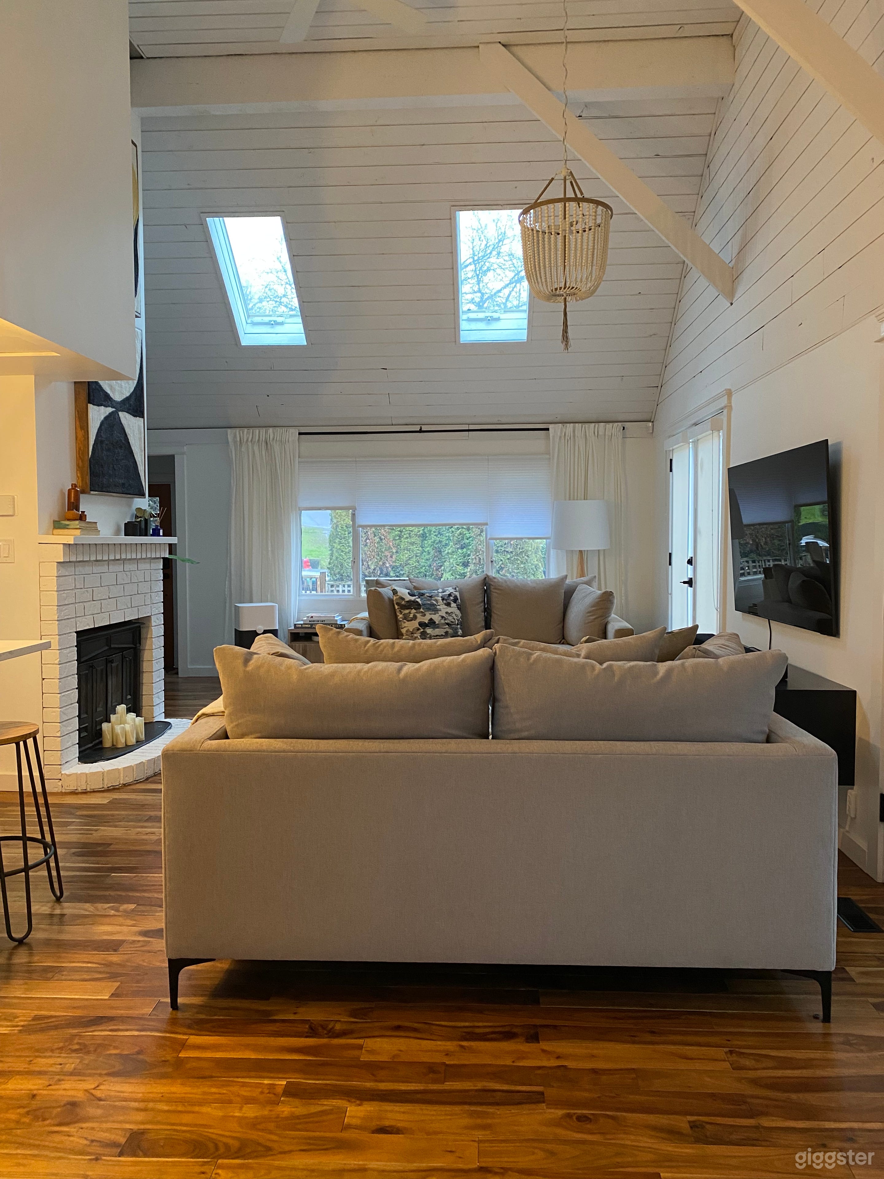 Unique Character City Home Photo 4