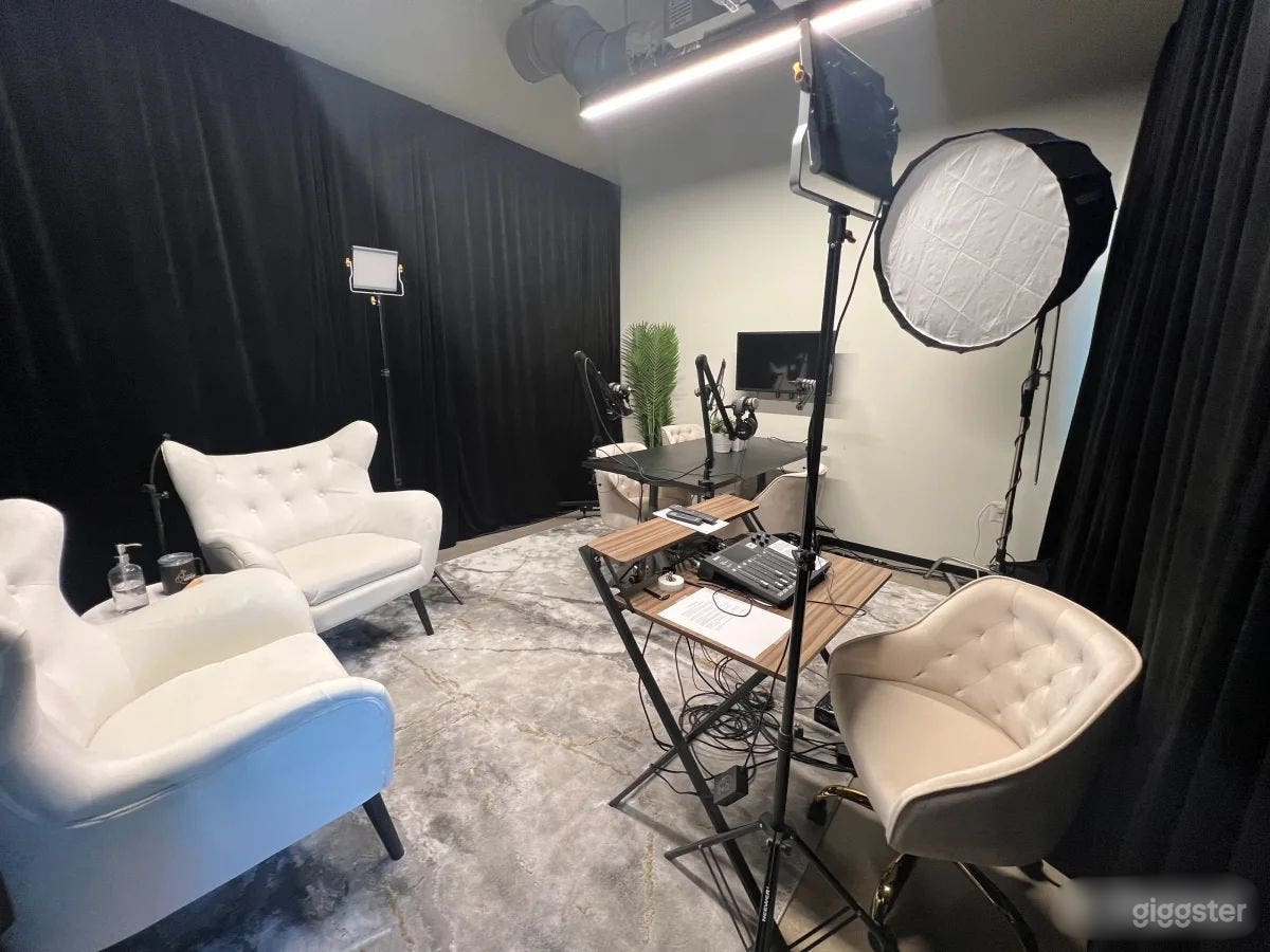 Spacious Podcast Lounge Photo 4
