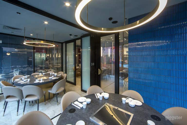  An Upscale Hotpot Restaurant 