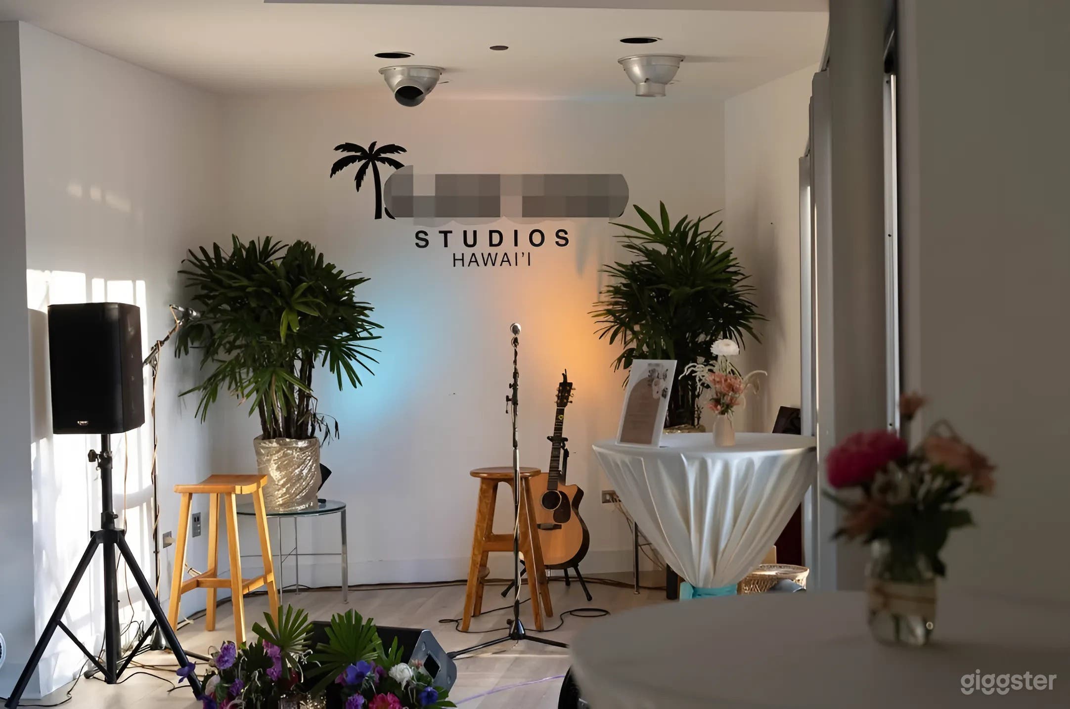 Waterfront Music Venue &amp; Hidden Speakeasy with Live Jazz – Two Unique Spaces in One Photo 3