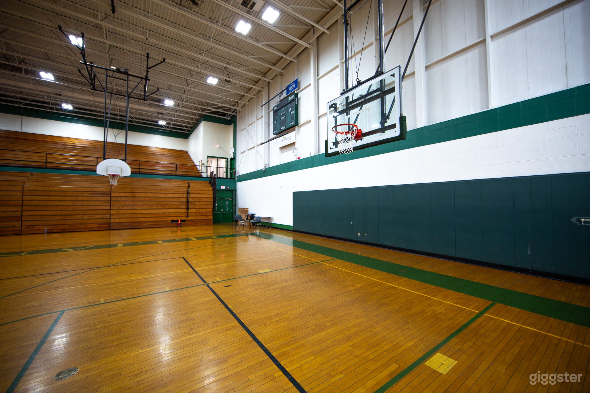 VINTAGE BASKETBALL INDOOR COURT Photo 4