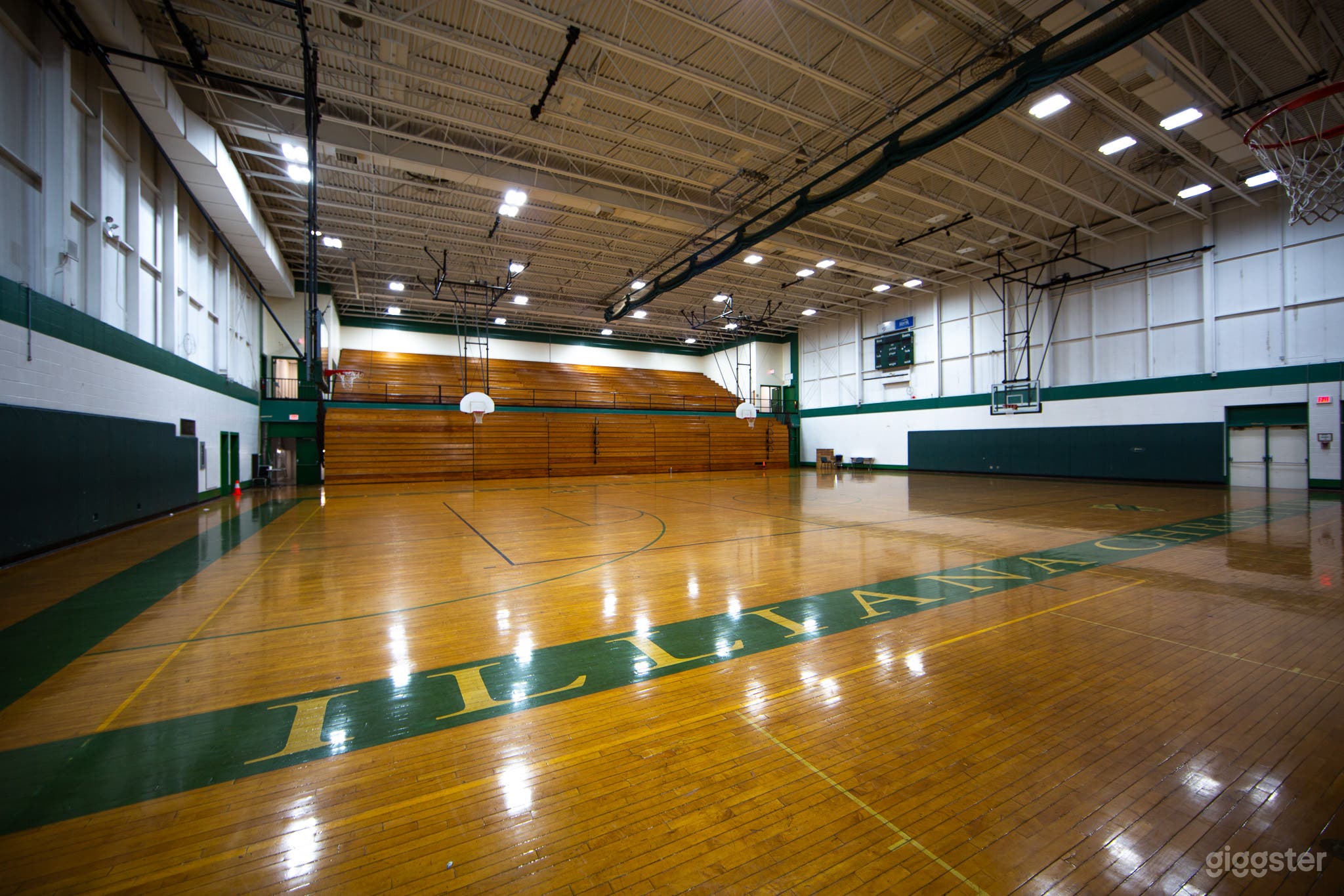 VINTAGE BASKETBALL INDOOR COURT Photo 1
