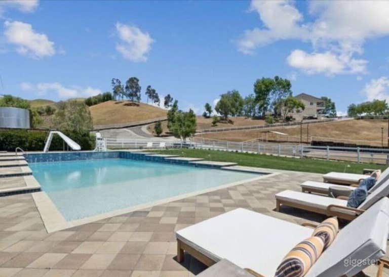  Charming Rustic Elegance Poolside Escape 