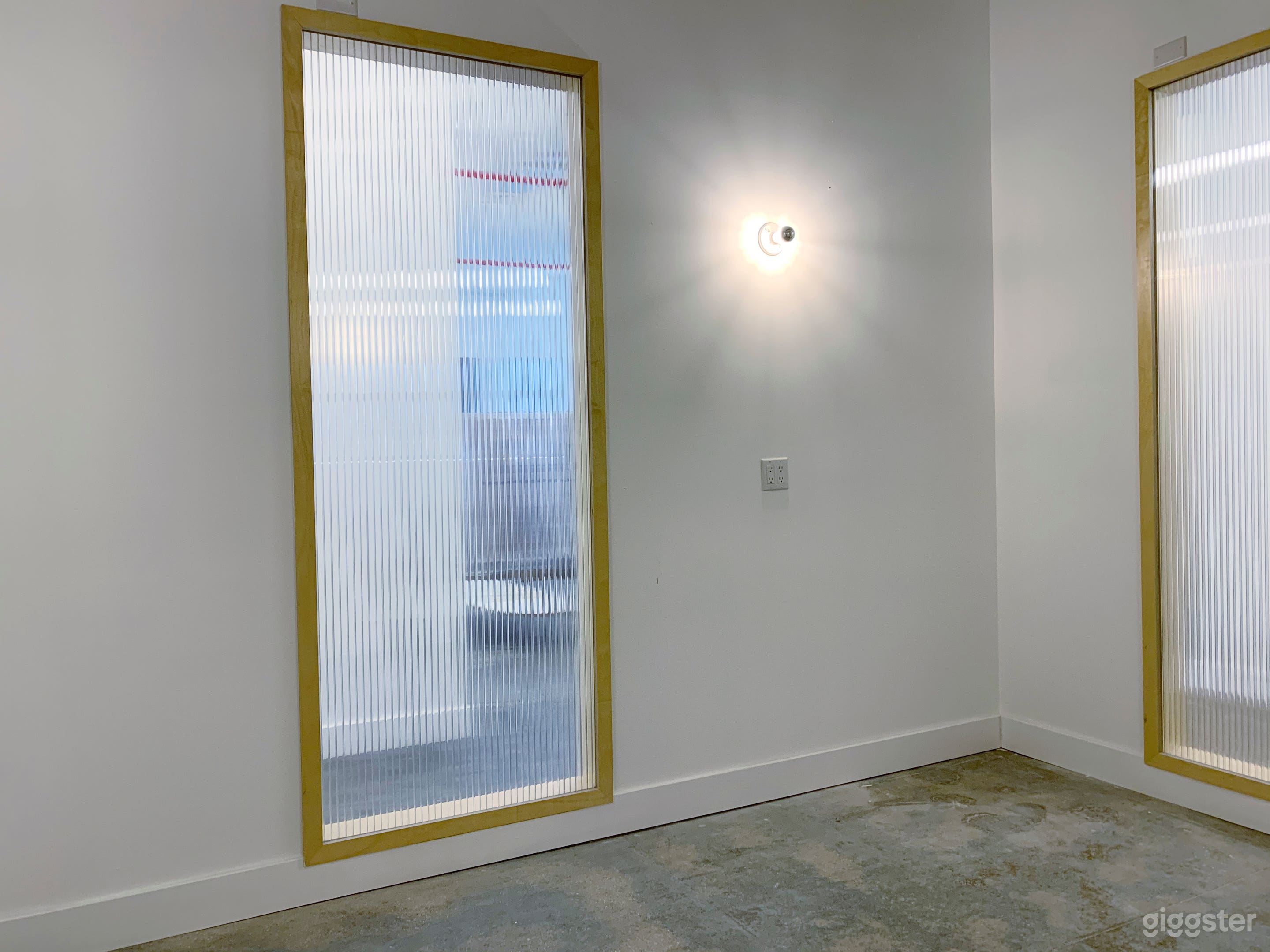 Studio 132 (Office Space) in Long Island Photo 2