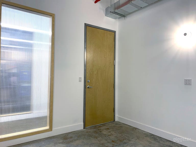  Studio 132 (Office Space) in Long Island 