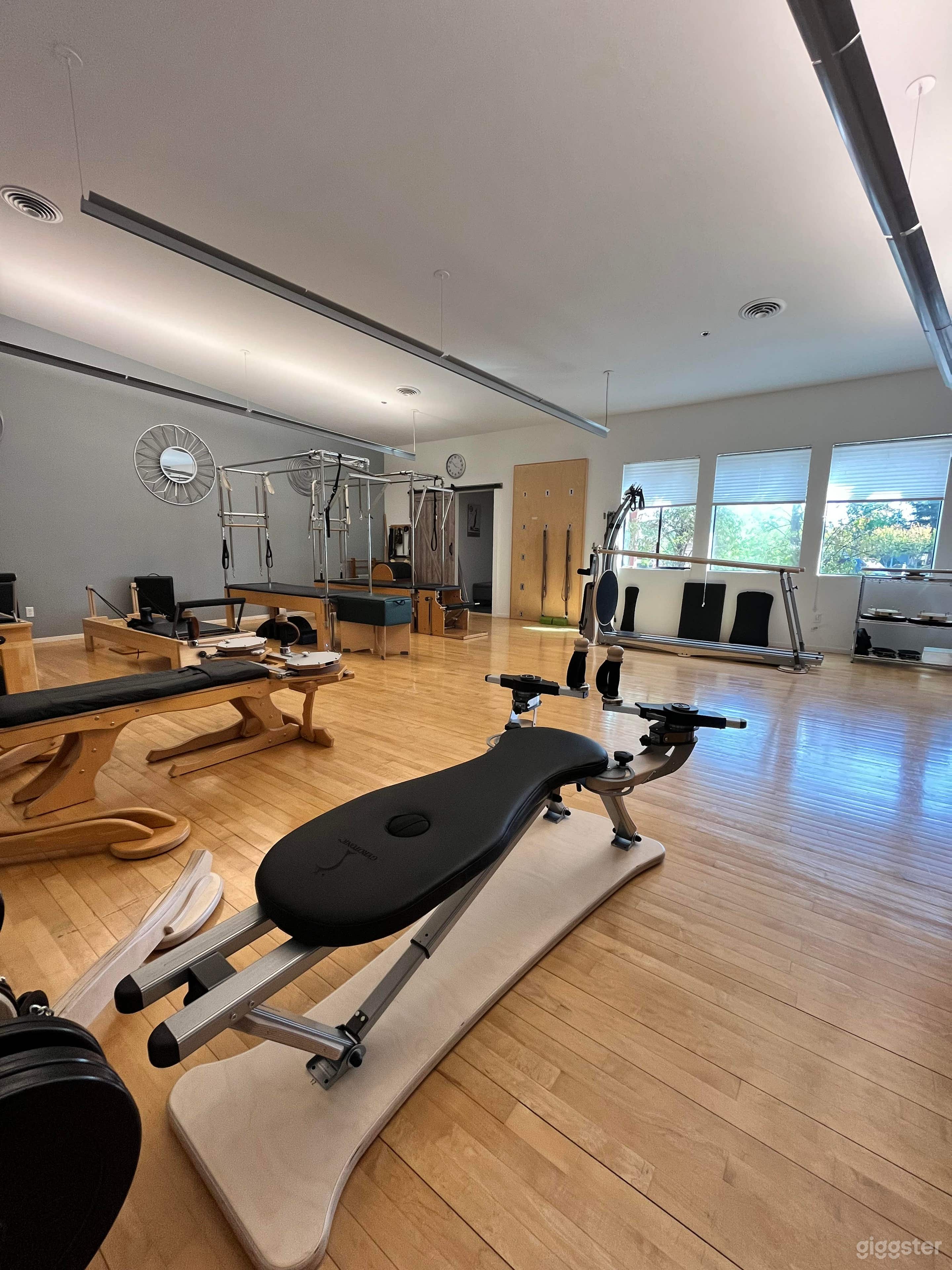Large Studio Equipped with Fitness Machines Photo 4