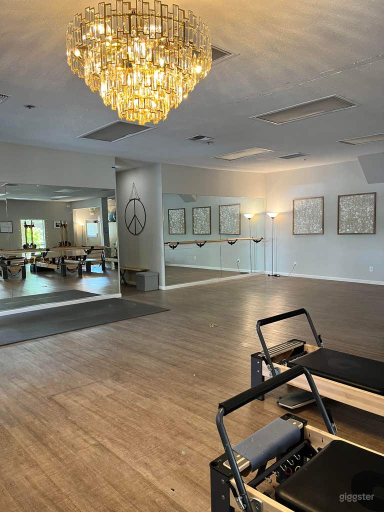 Large Studio Equipped with Fitness Machines 
