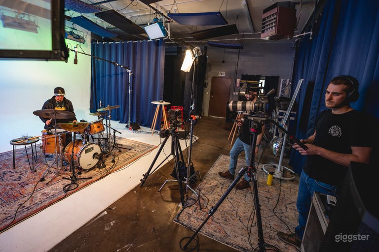  Fully Loaded Video/Photography/Podcast Studio  