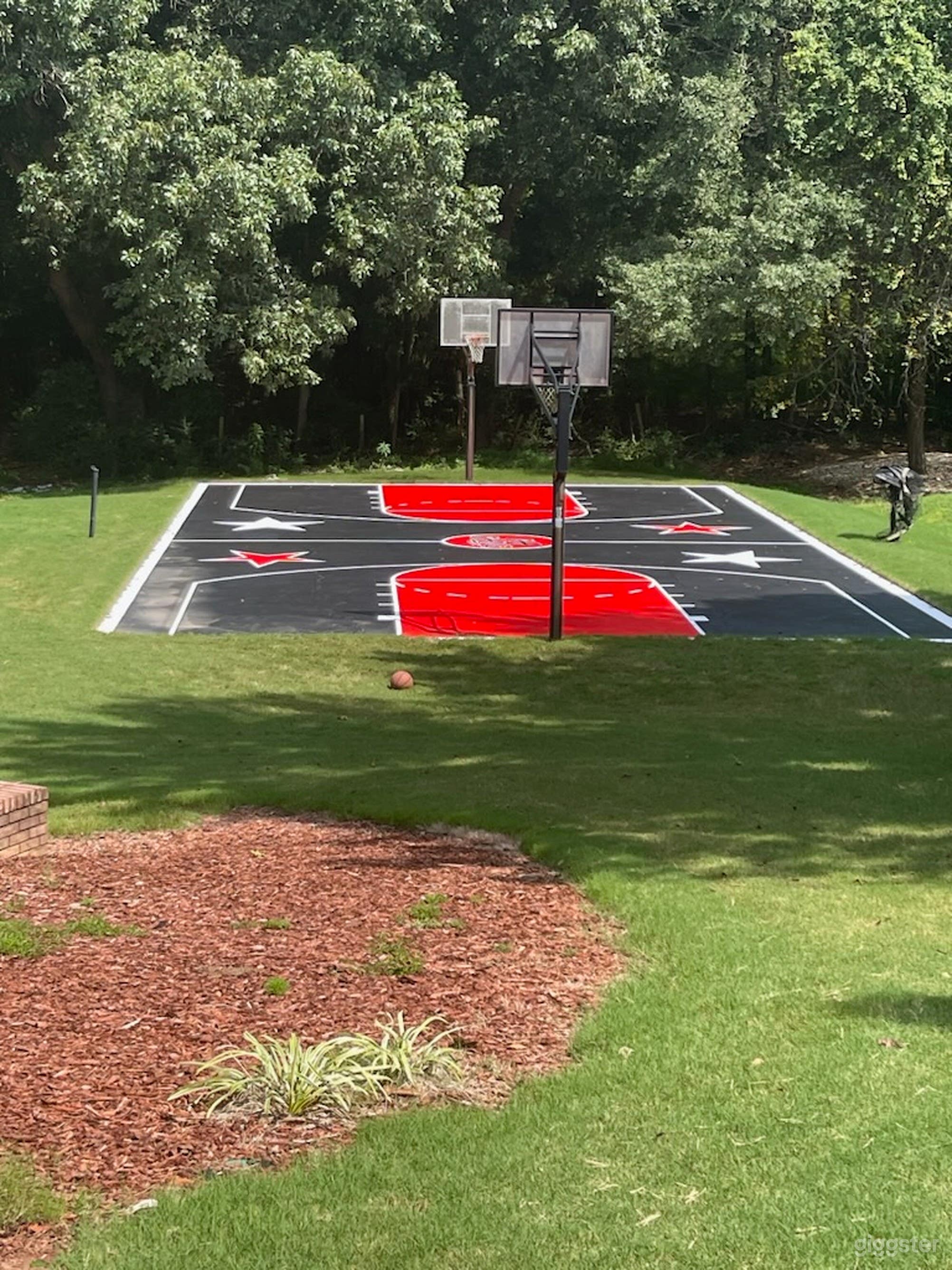 Full Court Basketball in luxury neighborhood Photo 1