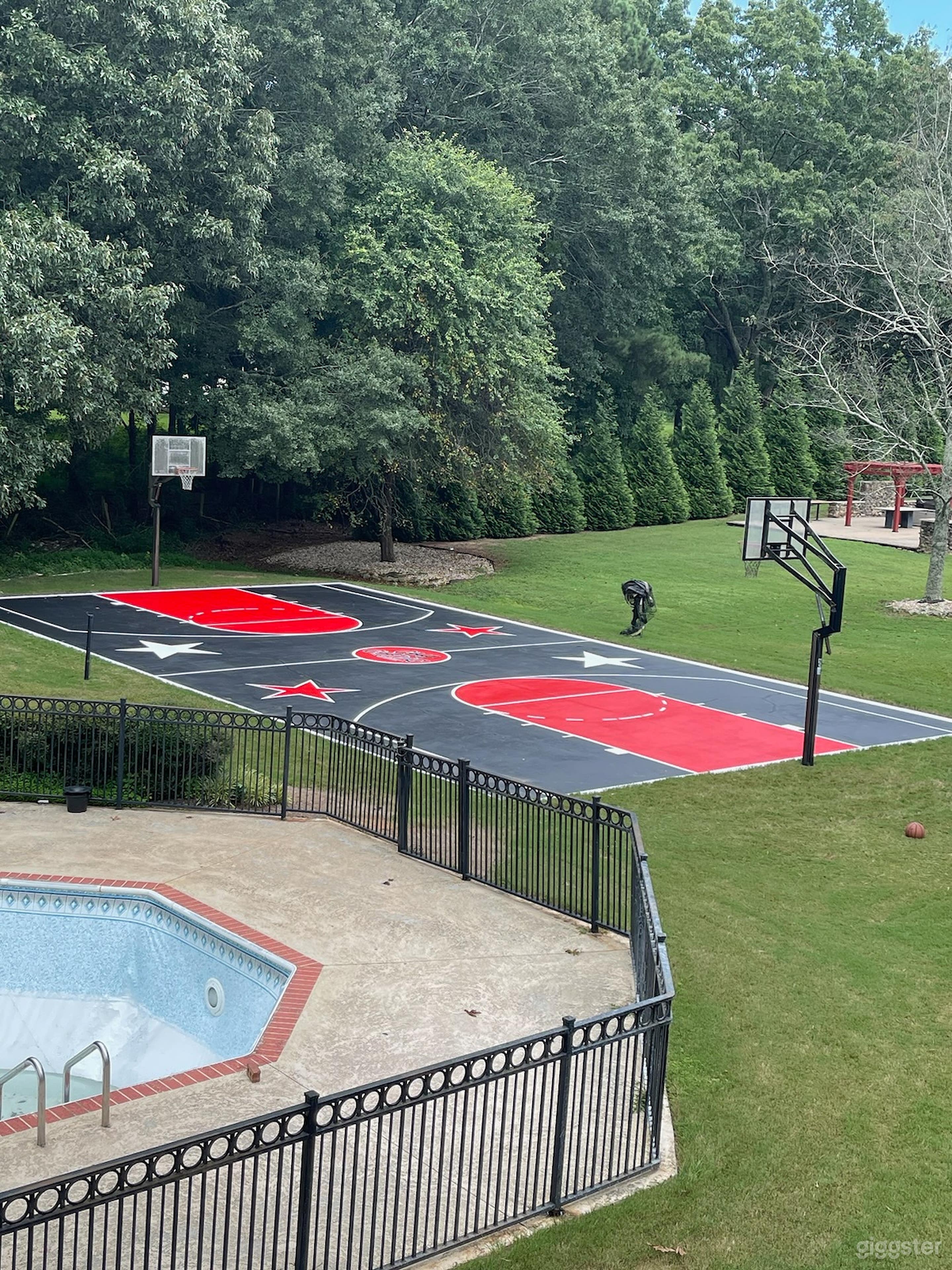 Full Court Basketball in luxury neighborhood Photo 2