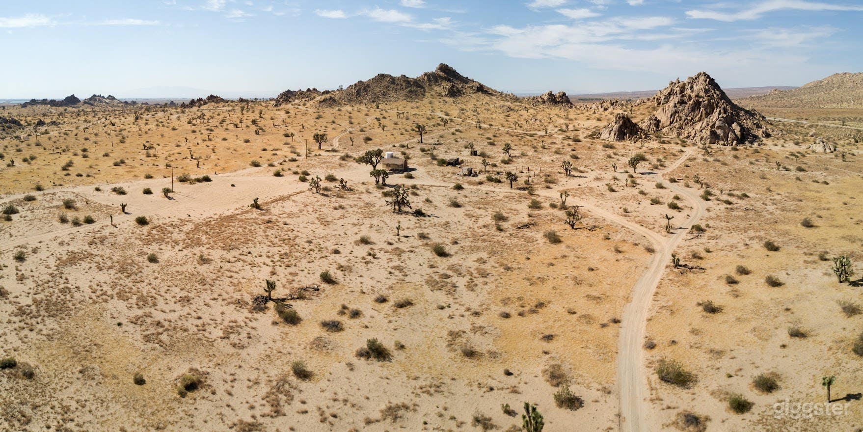 Mojave Desert Cabin with Joshuas and Buttes Photo 3