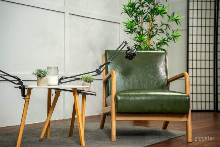  Modern Podcast Studio 