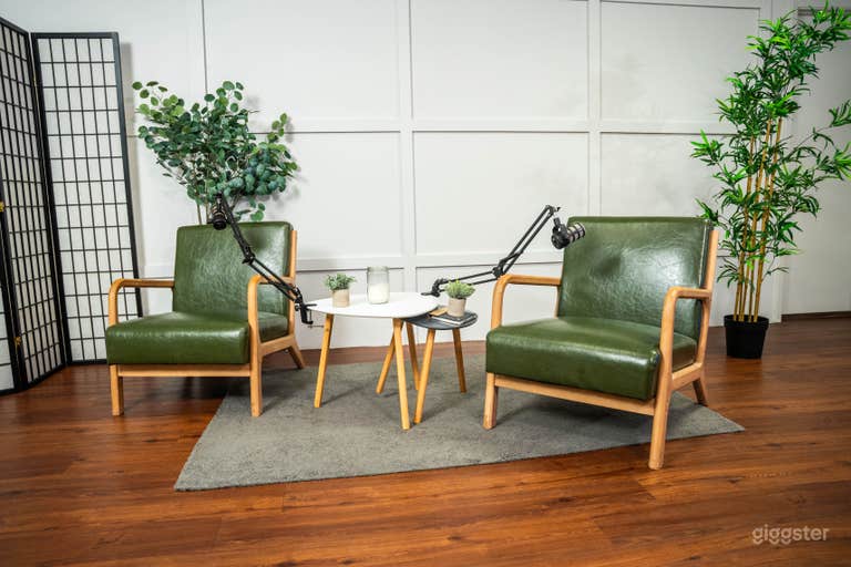  Modern Podcast Studio 