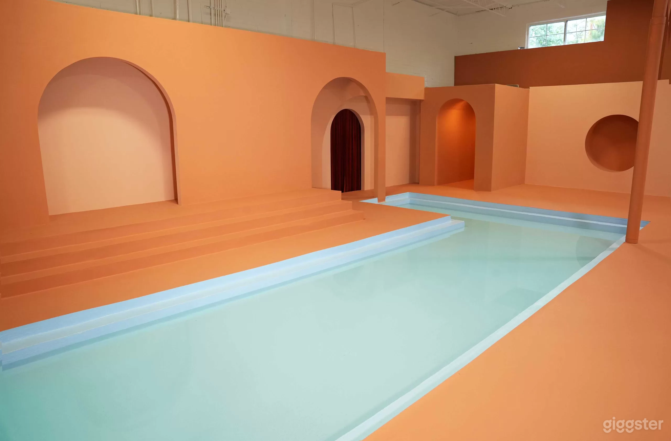 The Minimalistic Set Photo 3