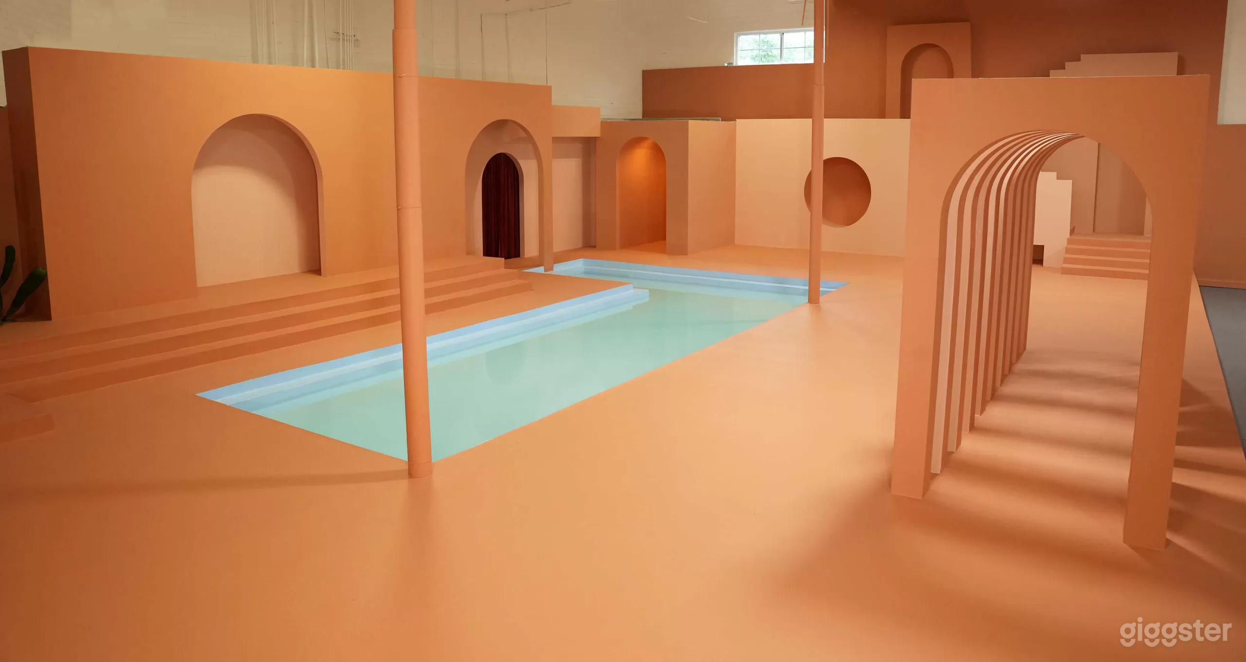 The Minimalistic Set Photo 1