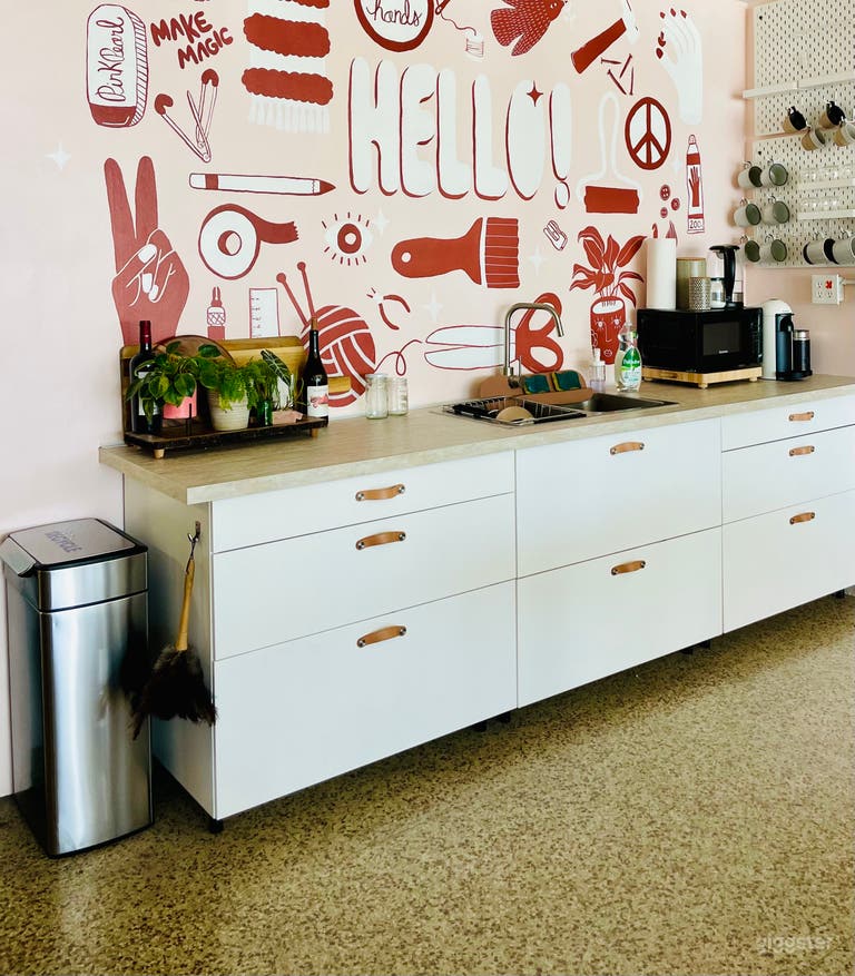  Kitchen area with Nespresso Coffee machine, toaster and microwave. 