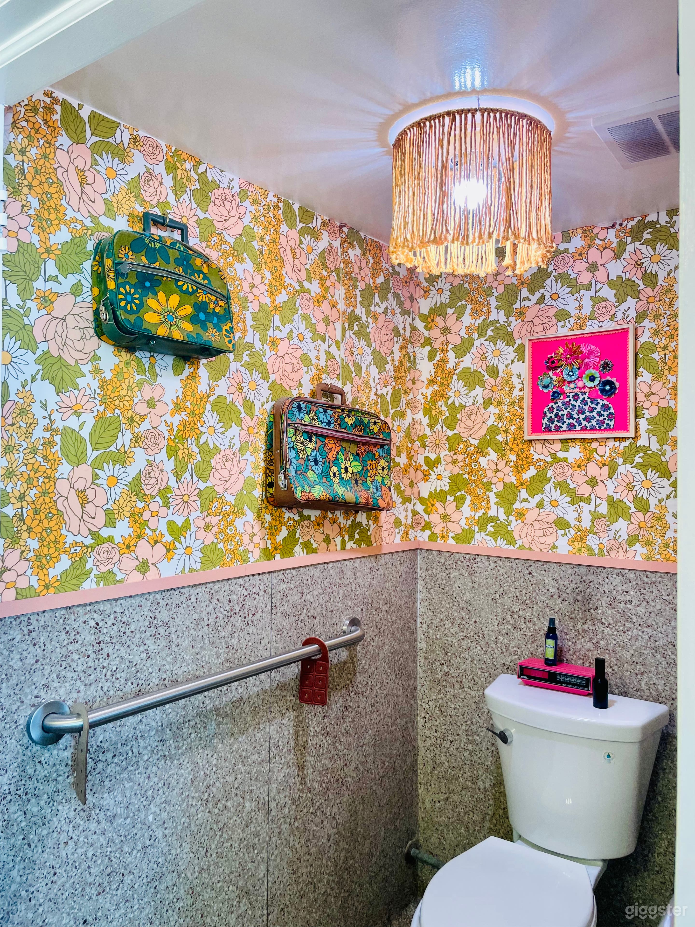 Super RETRO bathroom