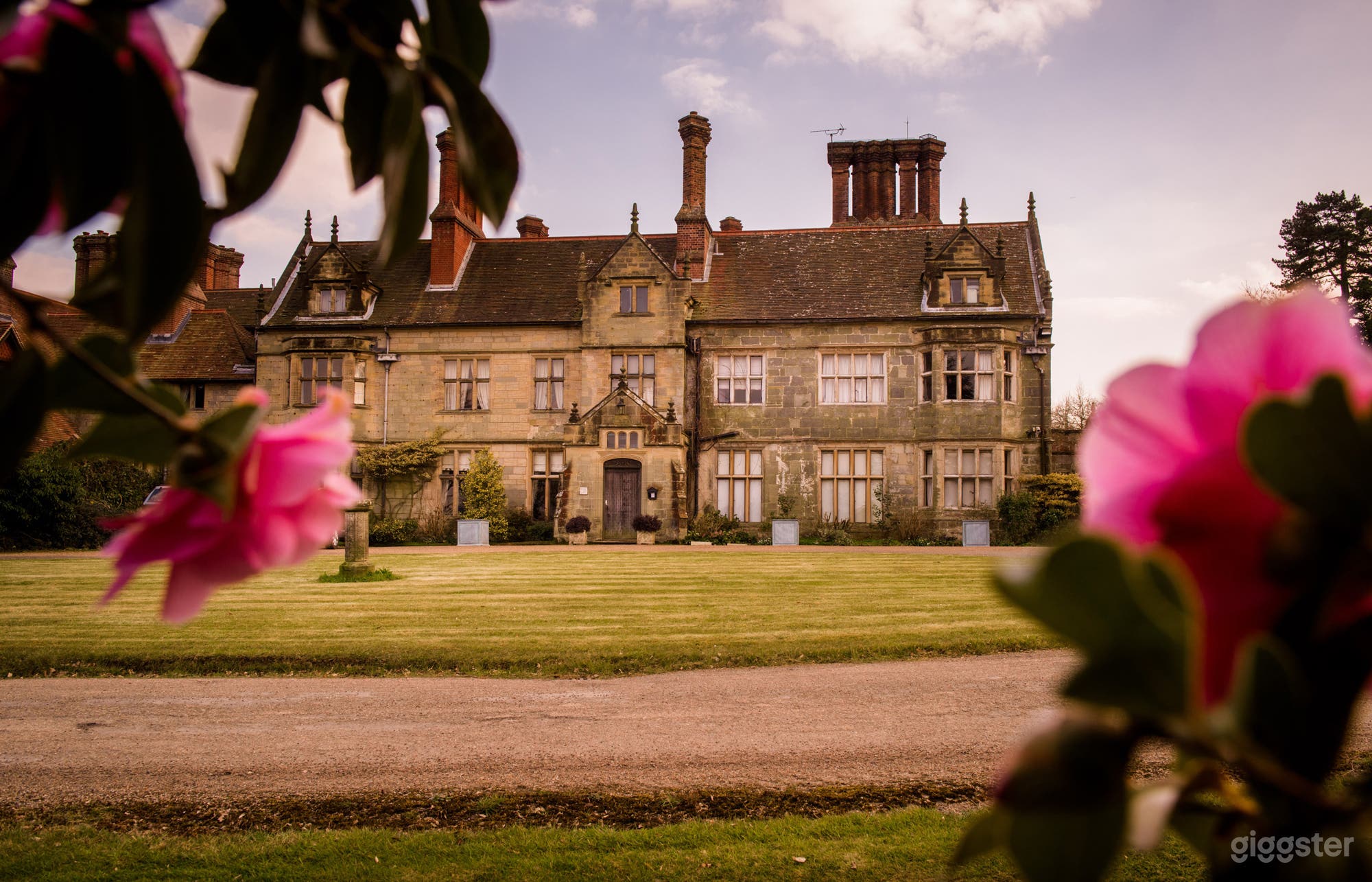 Picturesque Estate Photo 3