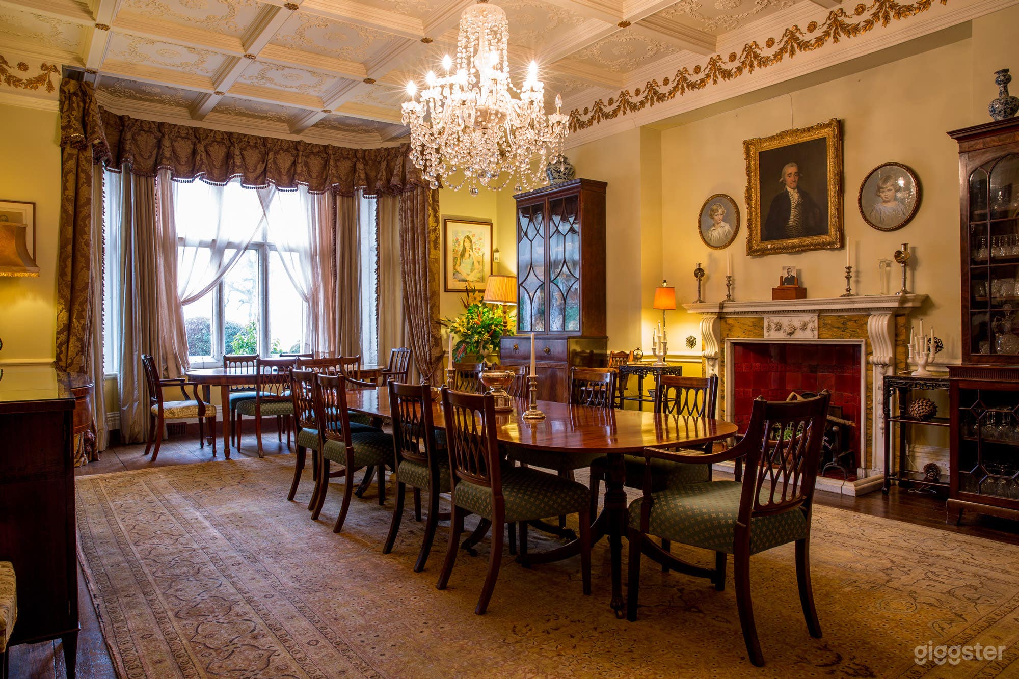 Picturesque Estate Photo 4