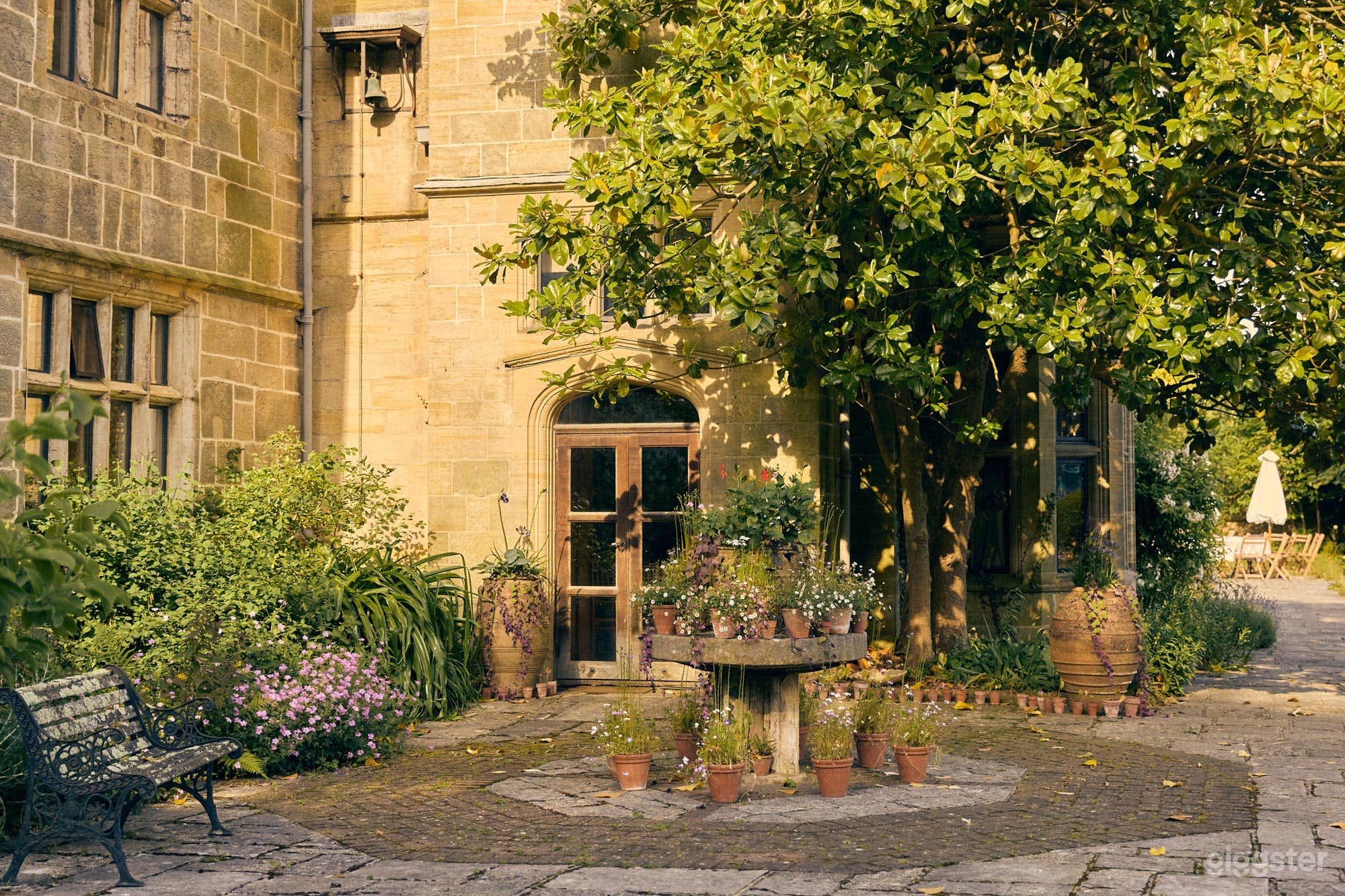 Picturesque Estate Photo 4