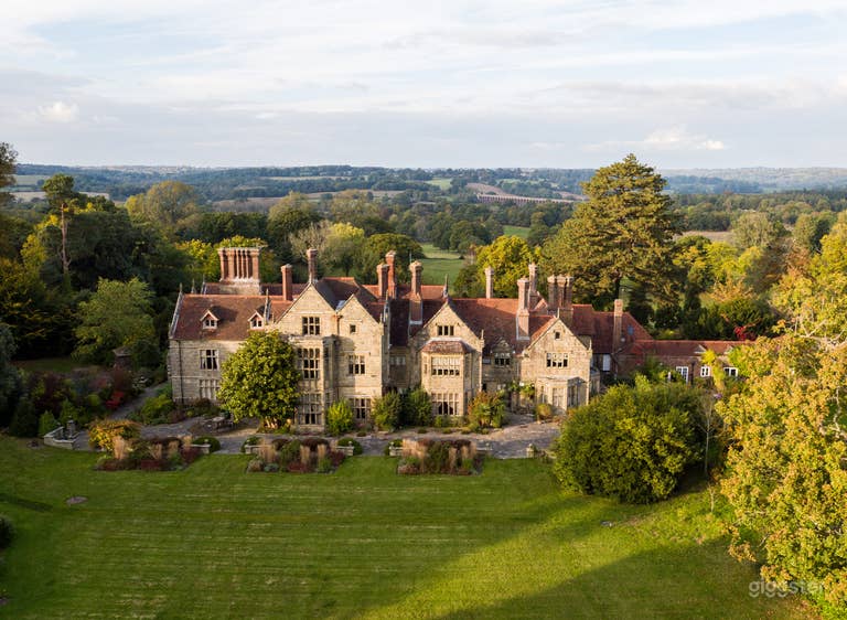  Picturesque Estate 