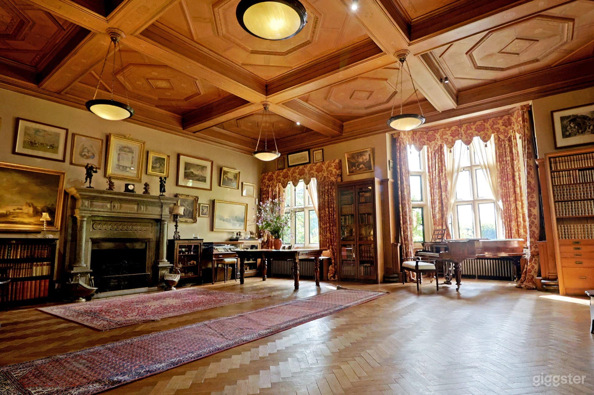 Picturesque Estate Photo 3