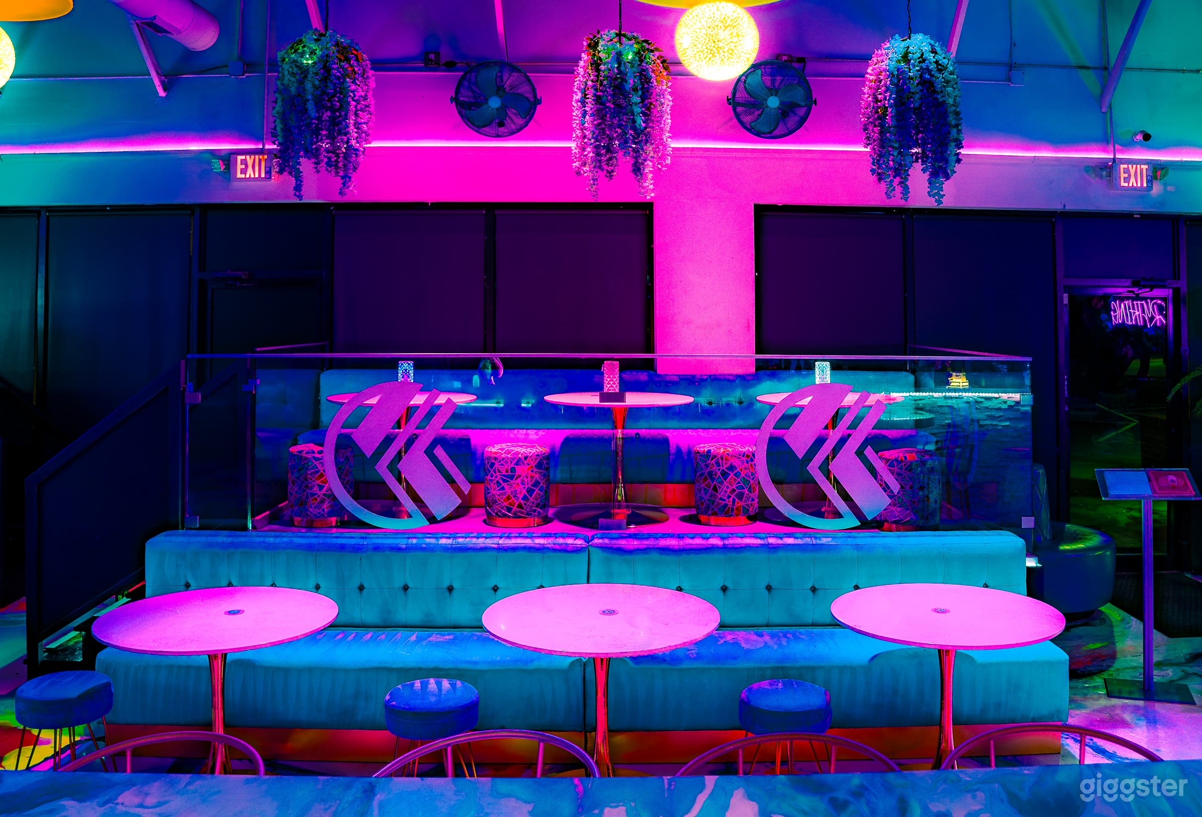 Vibrant Social Lounge Perfect for Celebrations Photo 3