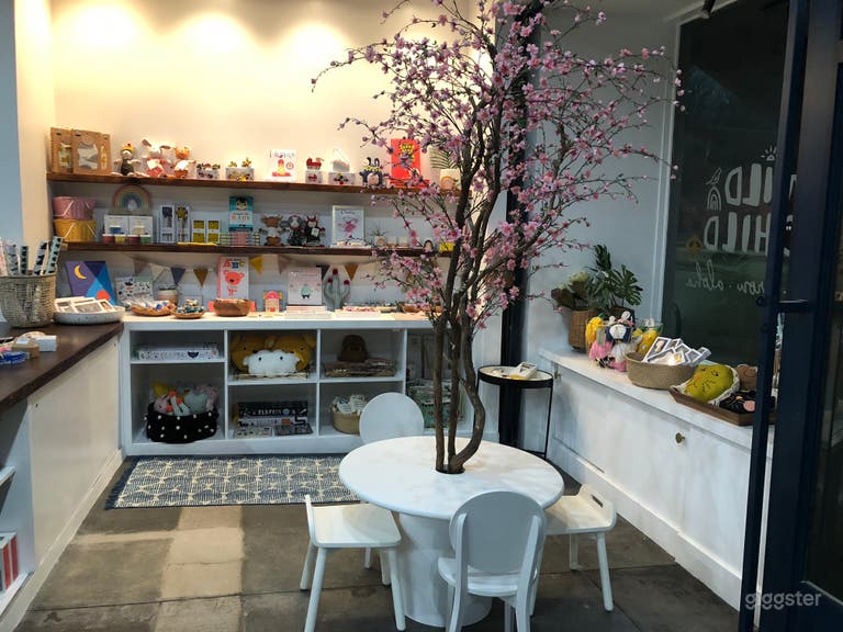  other half of lobby area featuring retail space 