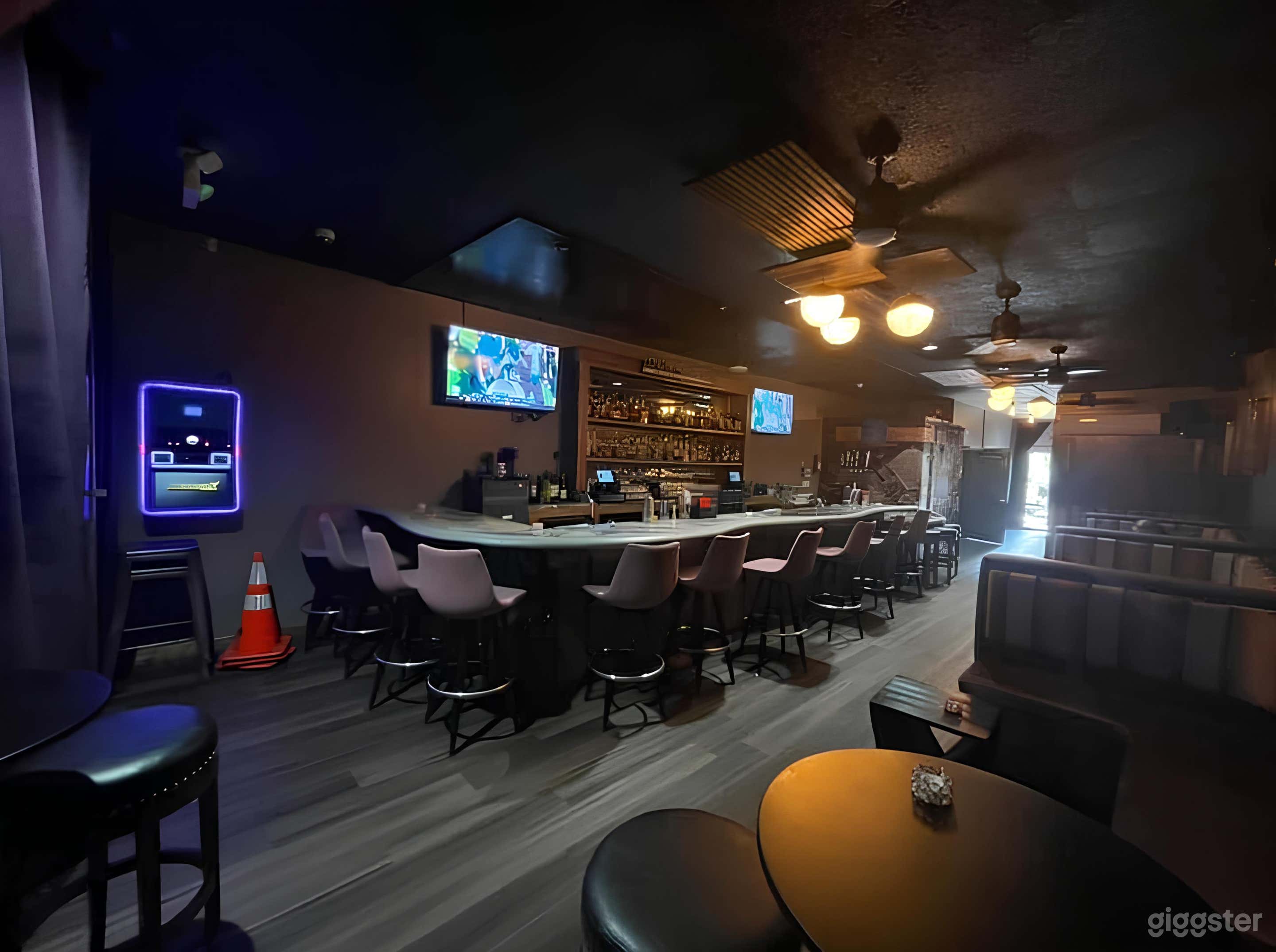 Bar &amp; Lounge:1000 Sq ft Venue for Filming &amp; Celebrations Photo 1