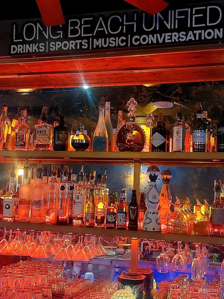  Bar & Lounge:1000 Sq ft Venue for Filming & Celebrations 