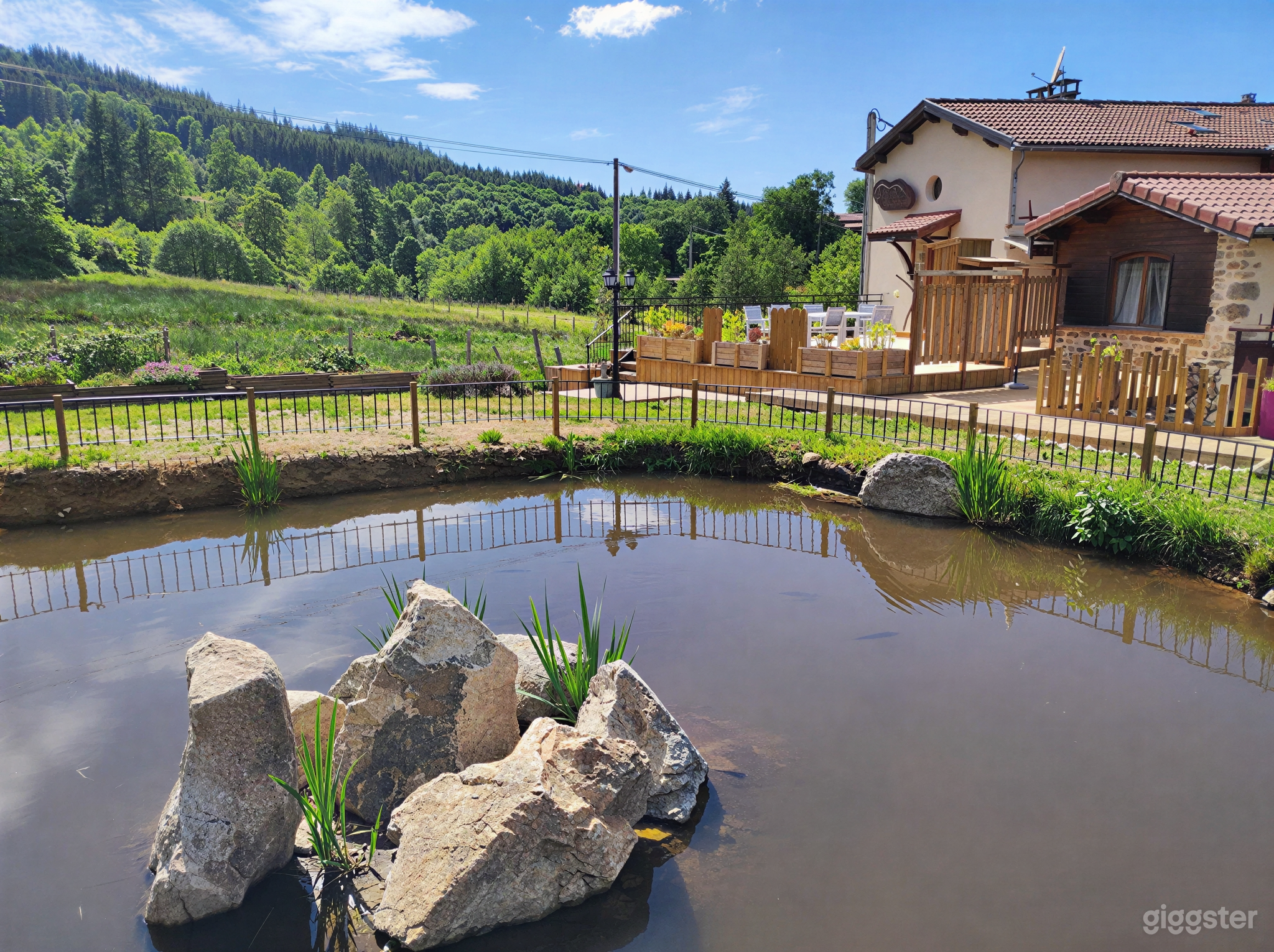 Photo de Sérénité en collines françaises : escapade champêtre nature 1